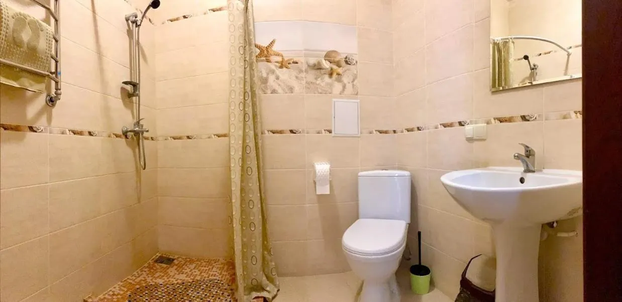 Triple Room with Balcony in Golden Lion Hotel