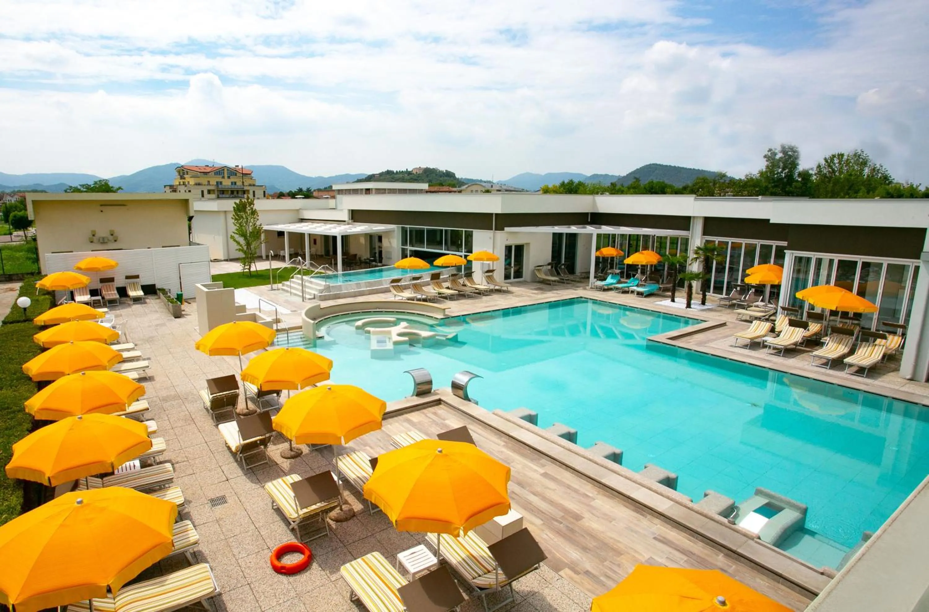 Pool view in Hotel Terme Abano Verdi