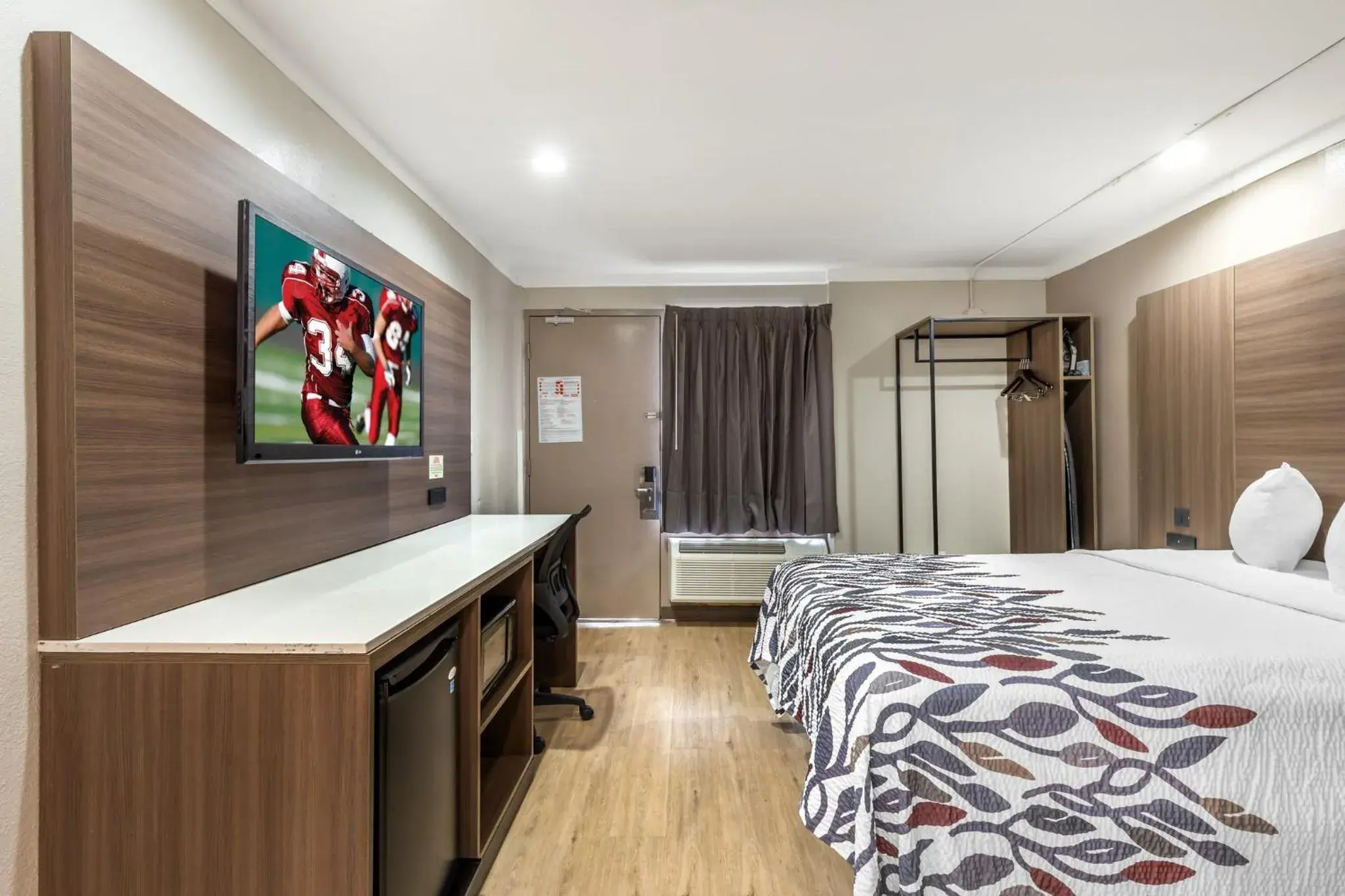 Photo of the whole room, Bed in Red Roof Inn Raleigh Northeast - Downtown Photo of the whole room, Bed in Red Roof Inn Raleigh Northeast - Downtown