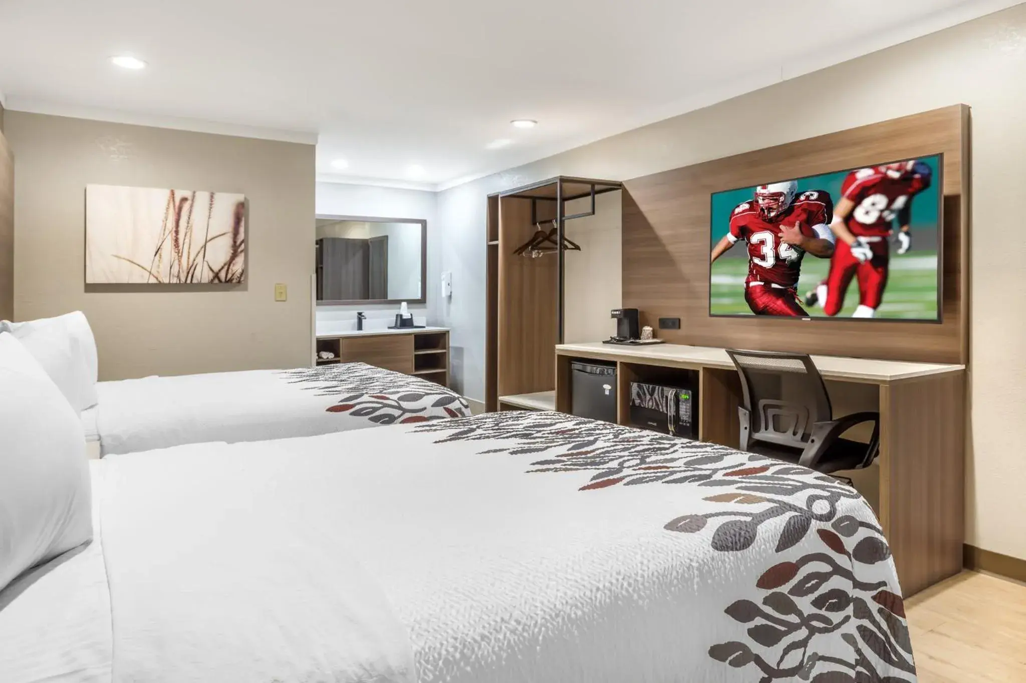 Bedroom, Bed in Red Roof Inn Raleigh Northeast - Downtown Bedroom, Bed in Red Roof Inn Raleigh Northeast - Downtown