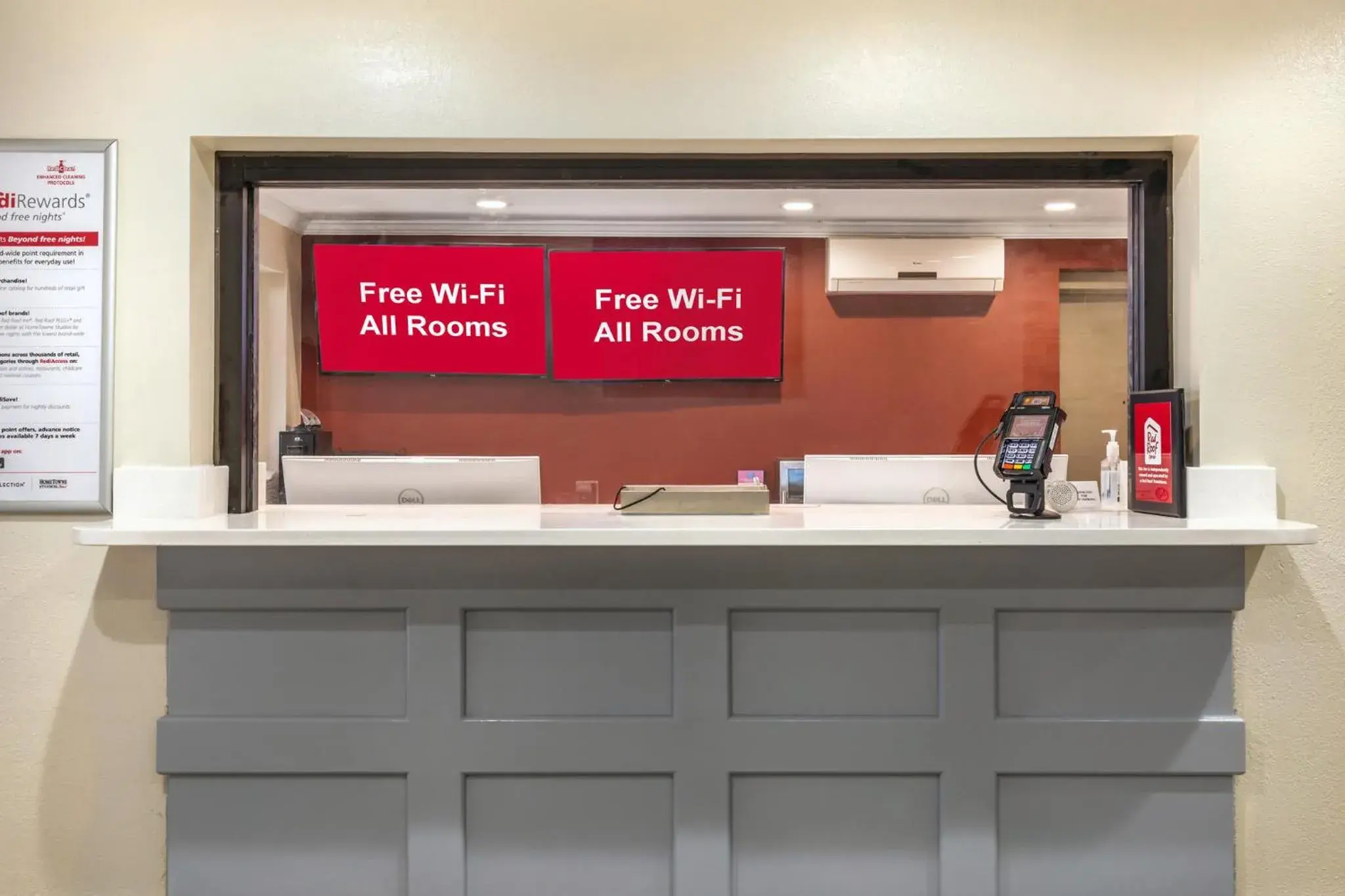 Lobby or reception in Red Roof Inn Raleigh Northeast - Downtown Lobby or reception in Red Roof Inn Raleigh Northeast - Downtown