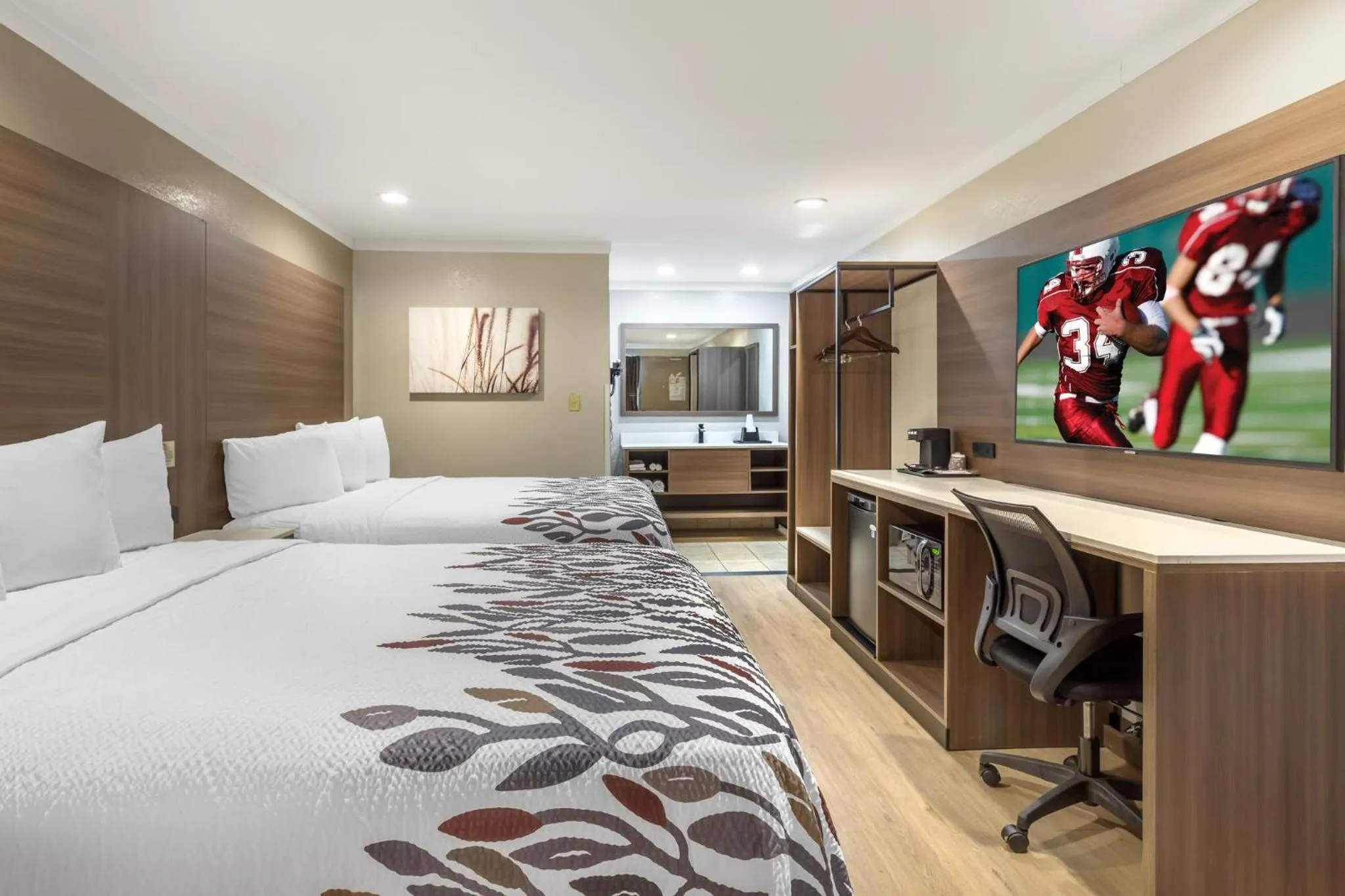 Bedroom, Bed in Red Roof Inn Raleigh Northeast - Downtown