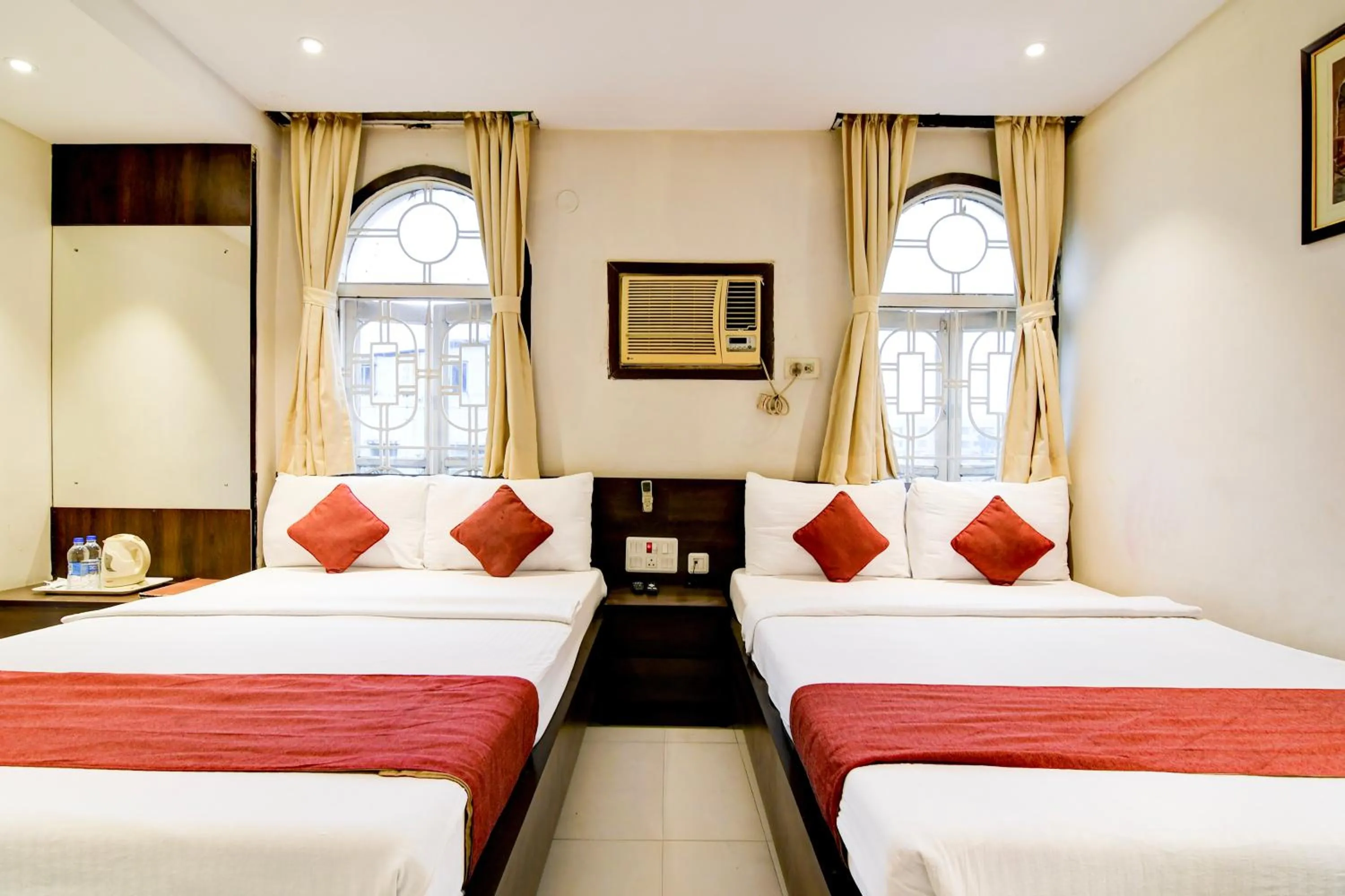 Bedroom in Hotel King's Crown