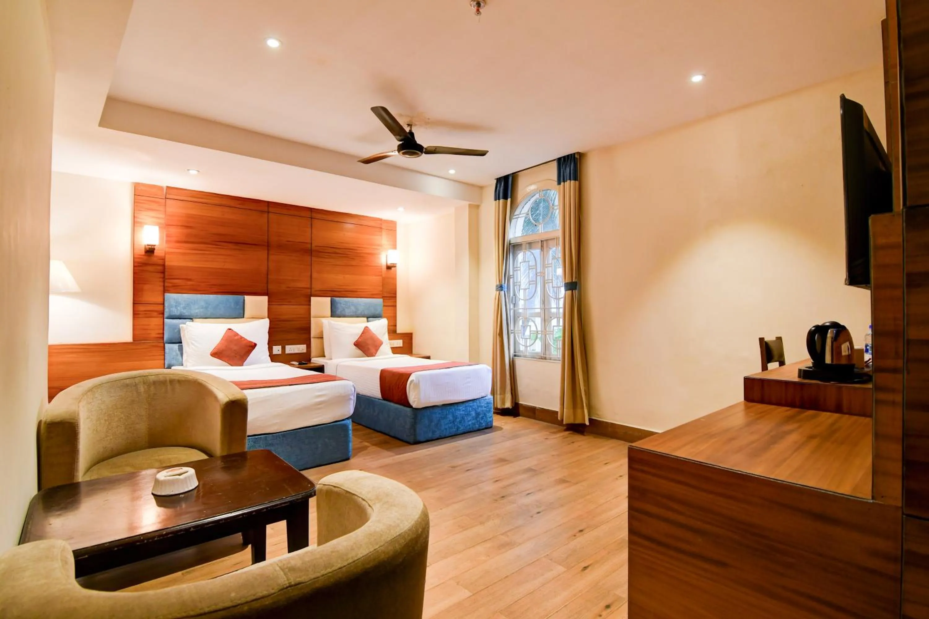 Photo of the whole room in Hotel King's Crown