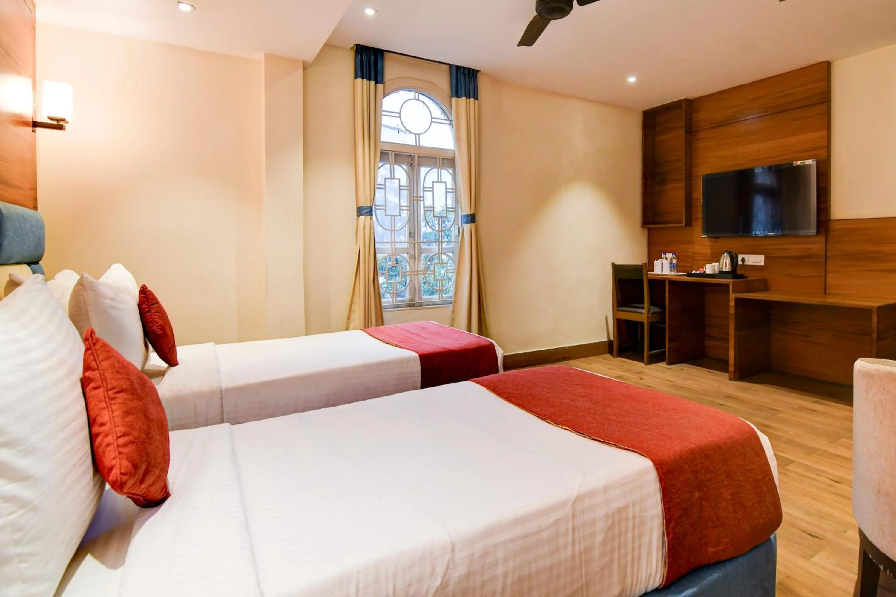 Photo of the whole room in Hotel King's Crown