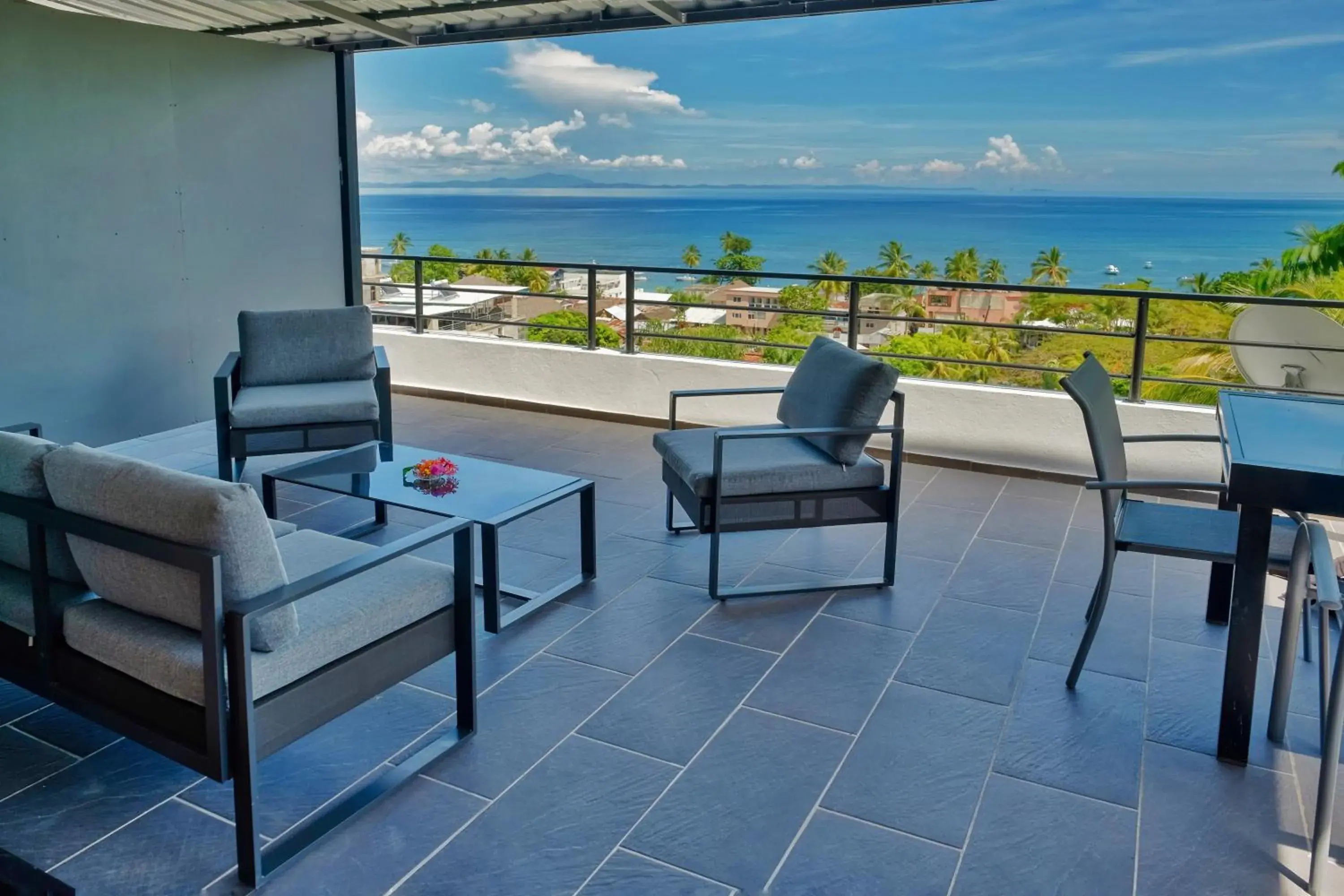 Grande chambre Deluxe 1 avec grande vue sur mer in Hôtel Villa Les Orchidées Grande chambre Deluxe 1 avec grande vue sur mer in Hôtel Villa Les Orchidées