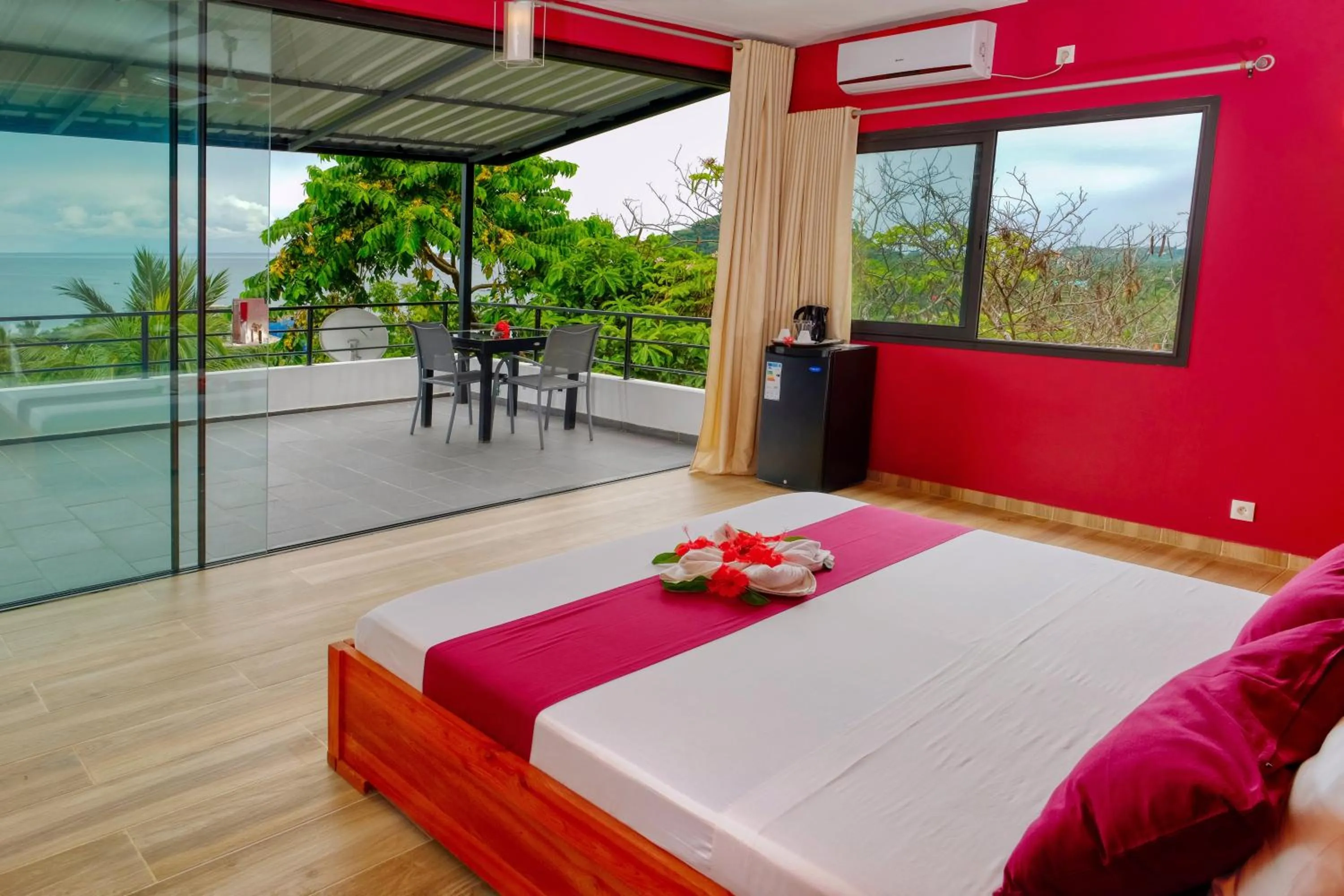 Balcony/Terrace, Bed in Hôtel Villa Les Orchidées