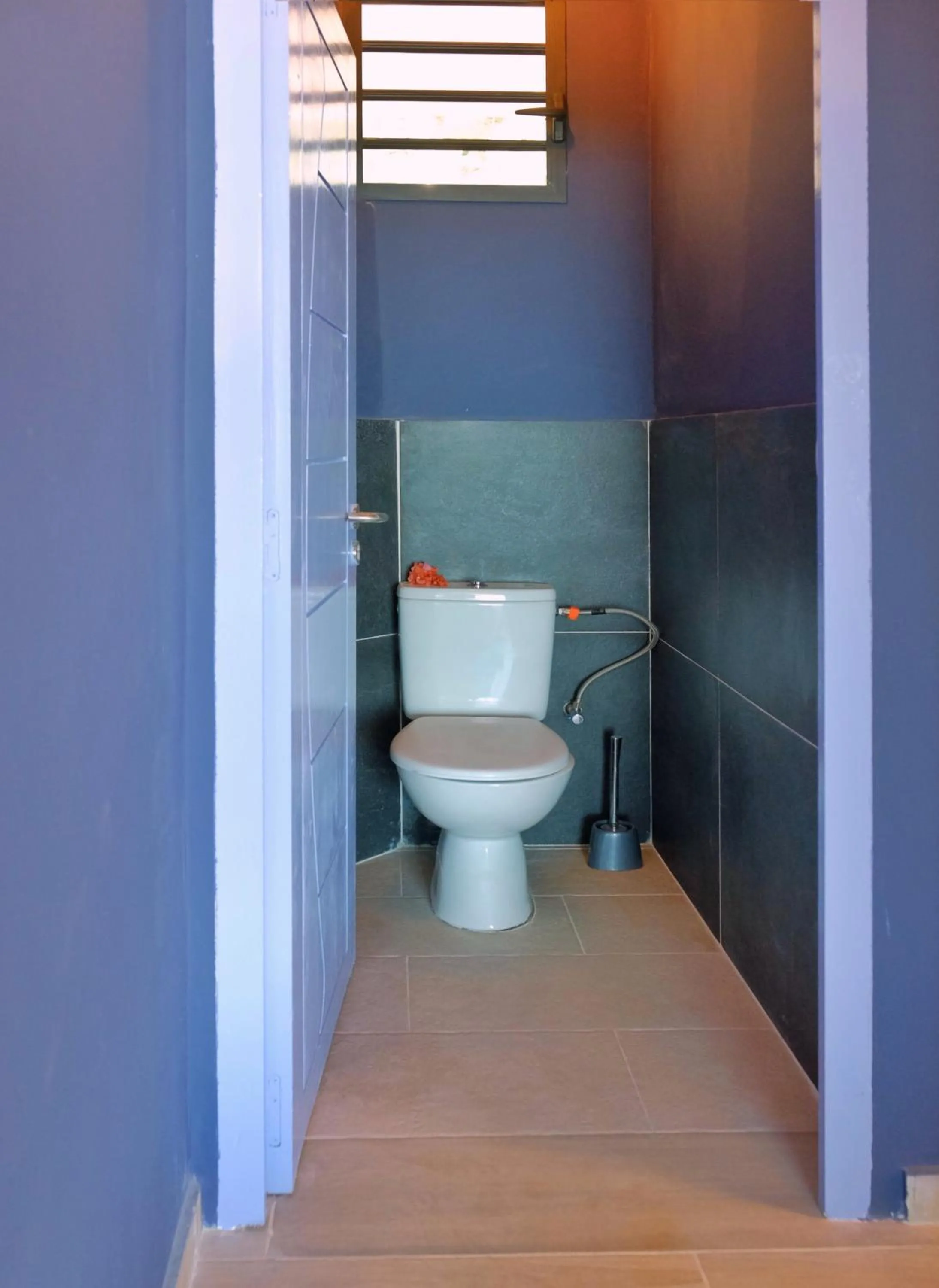Toilet in Hôtel Villa Les Orchidées