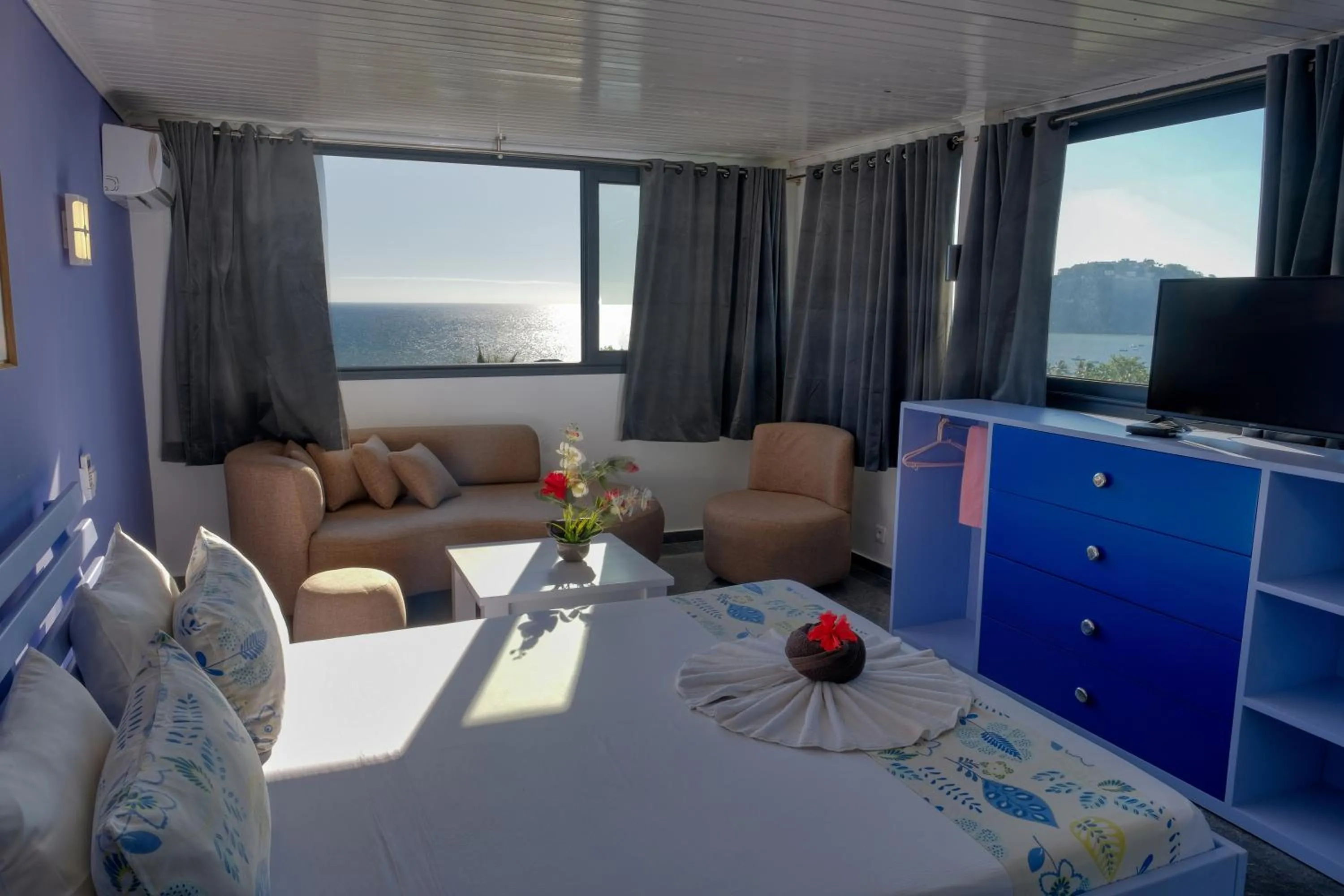 Photo of the whole room in Hôtel Villa Les Orchidées