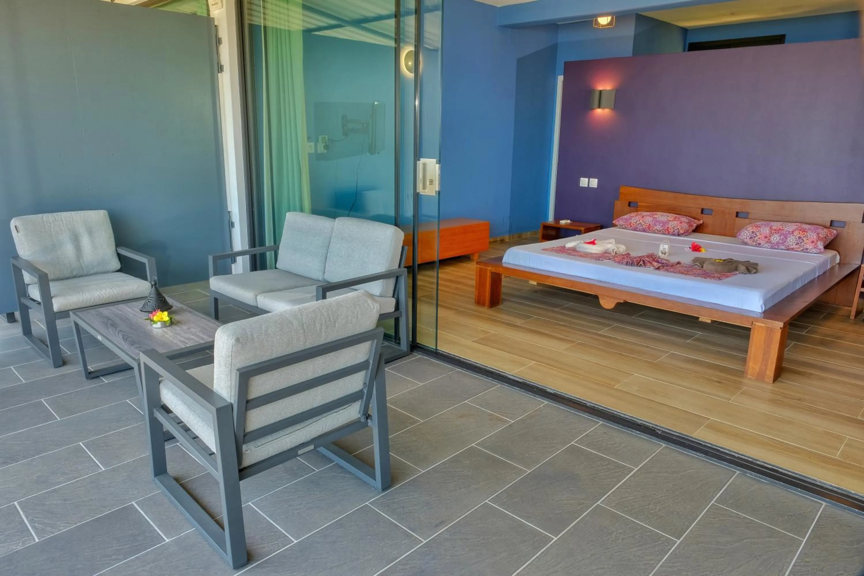 Patio, Bed in Hôtel Villa Les Orchidées
