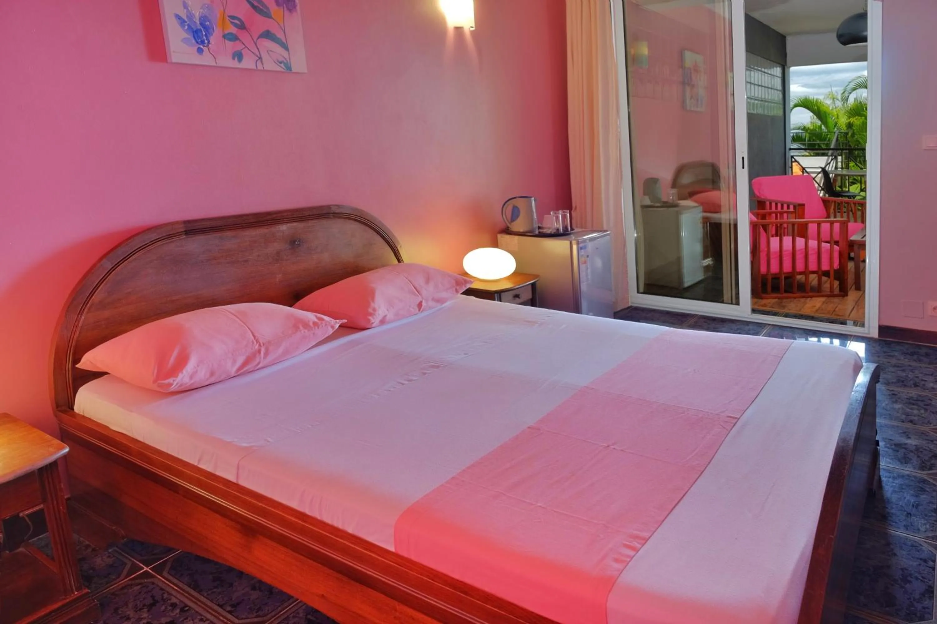 View (from property/room), Bed in Hôtel Villa Les Orchidées