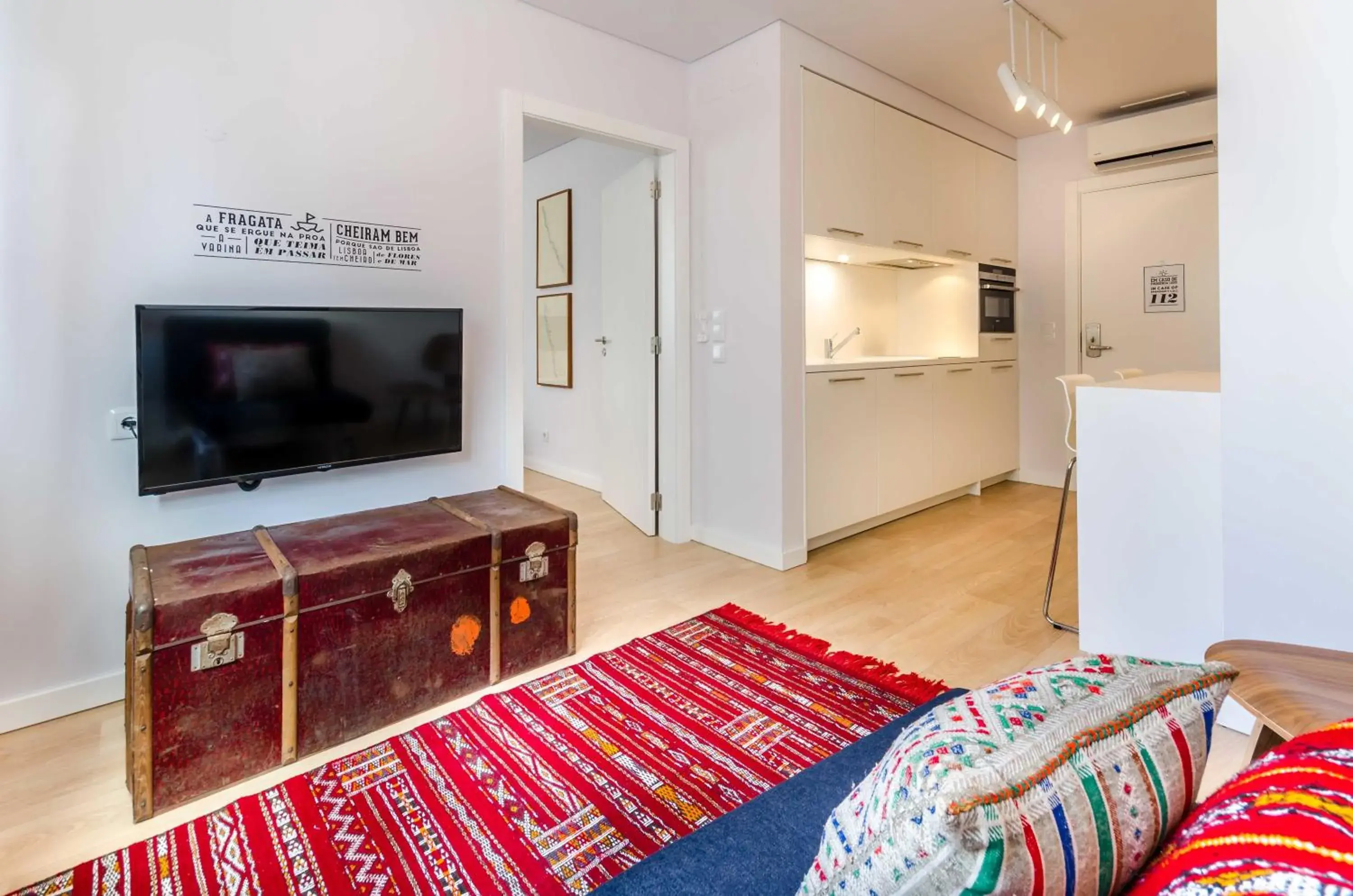 TV and multimedia, Bed in Lisbon Serviced Apartments - Liberdade TV and multimedia, Bed in Lisbon Serviced Apartments - Liberdade