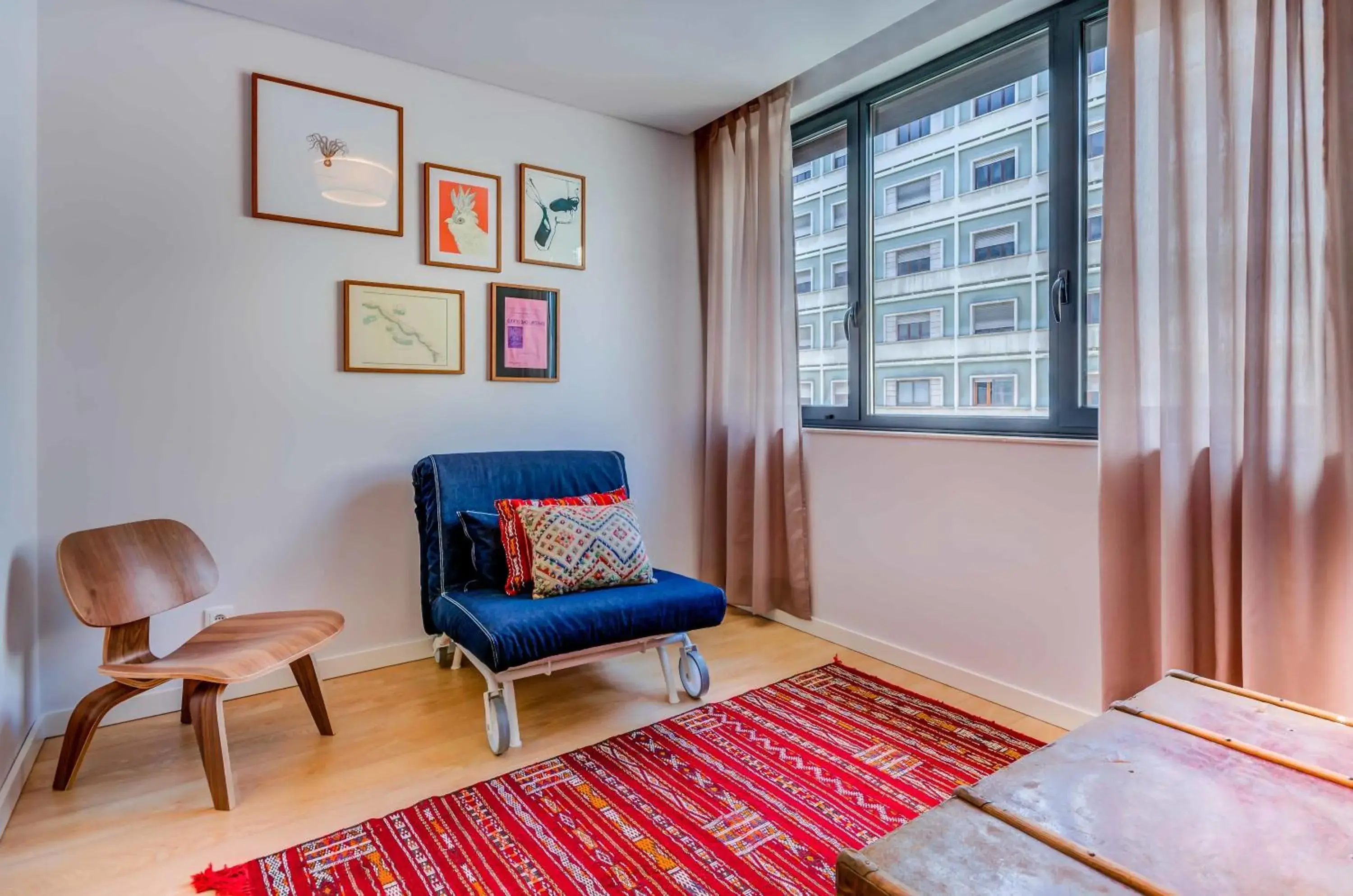 Living room in LSA Liberdade by Numa Living room in LSA Liberdade by Numa