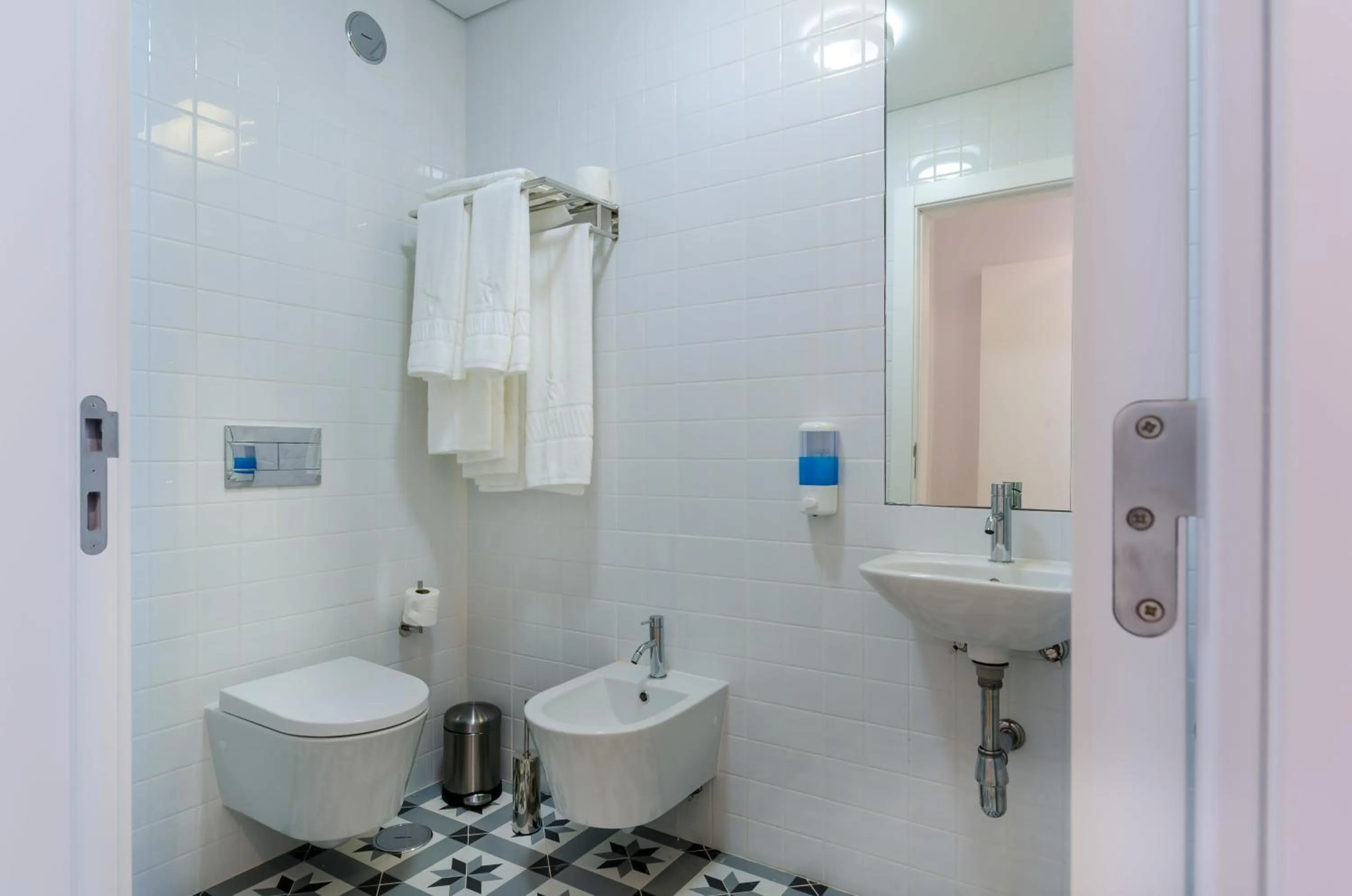 Bathroom in Lisbon Serviced Apartments - Liberdade