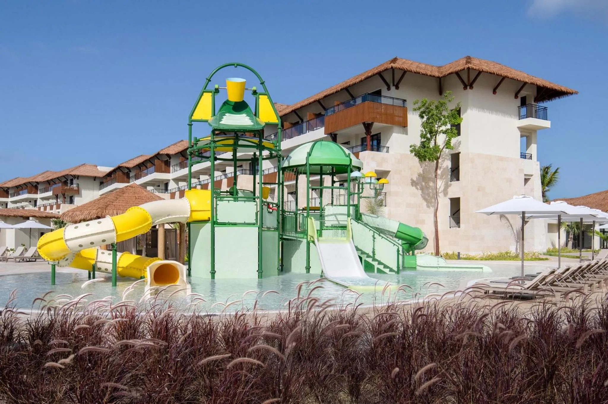 Swimming pool in Dreams Playa Esmeralda Resort & Spa - All Inclusive