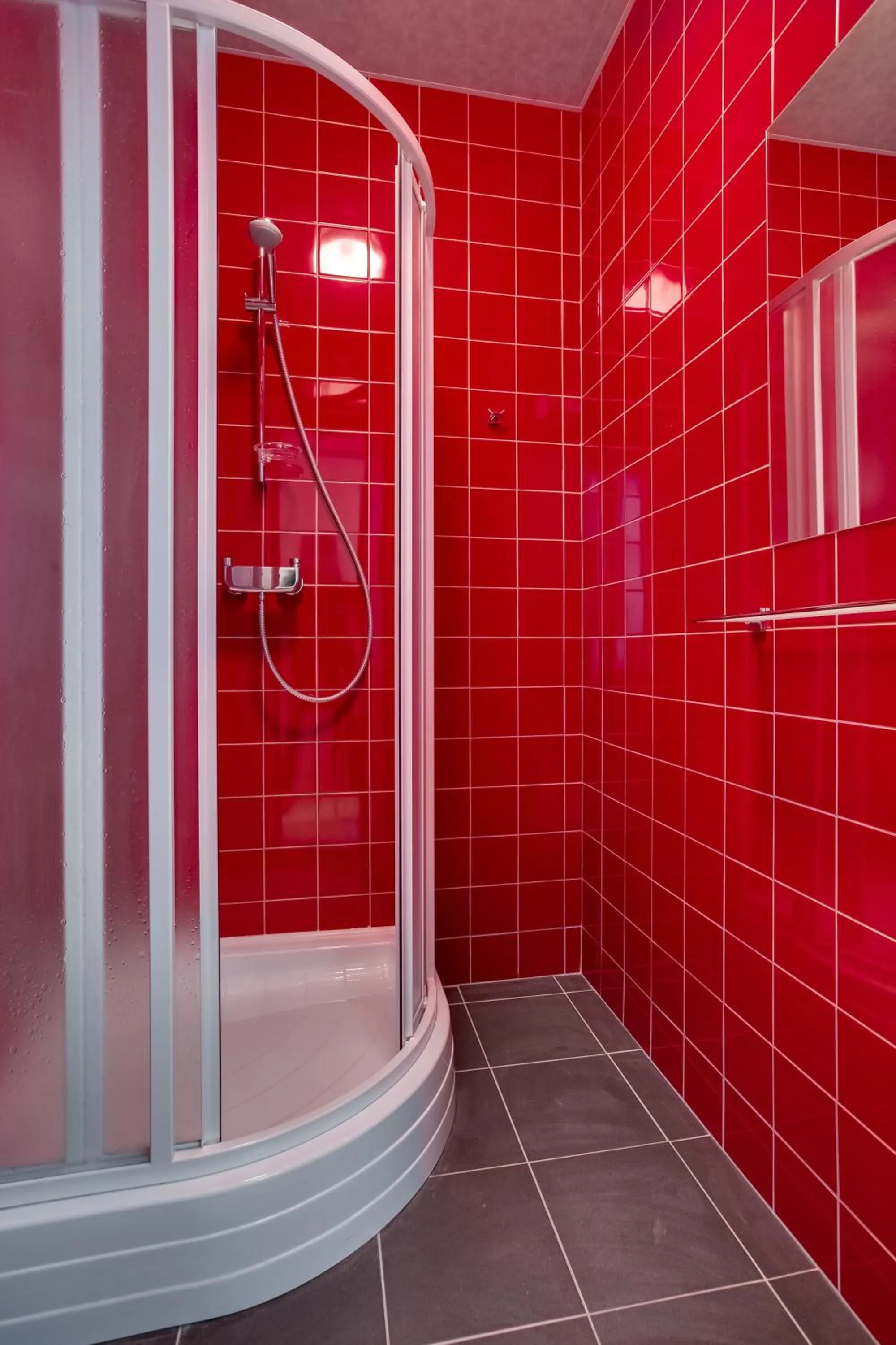 Shower in Liberty Airy