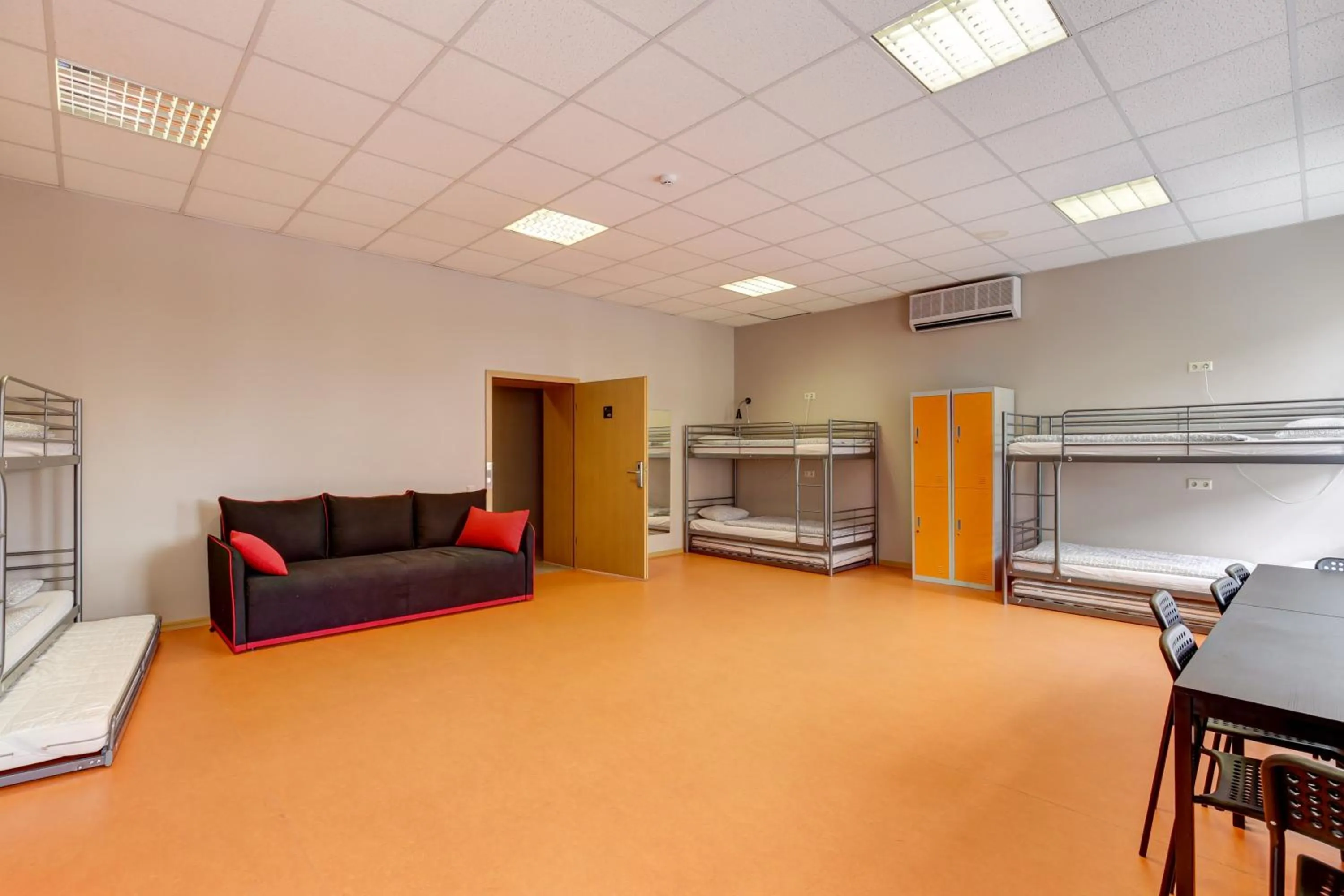 Photo of the whole room, Bed in Liberty Airy