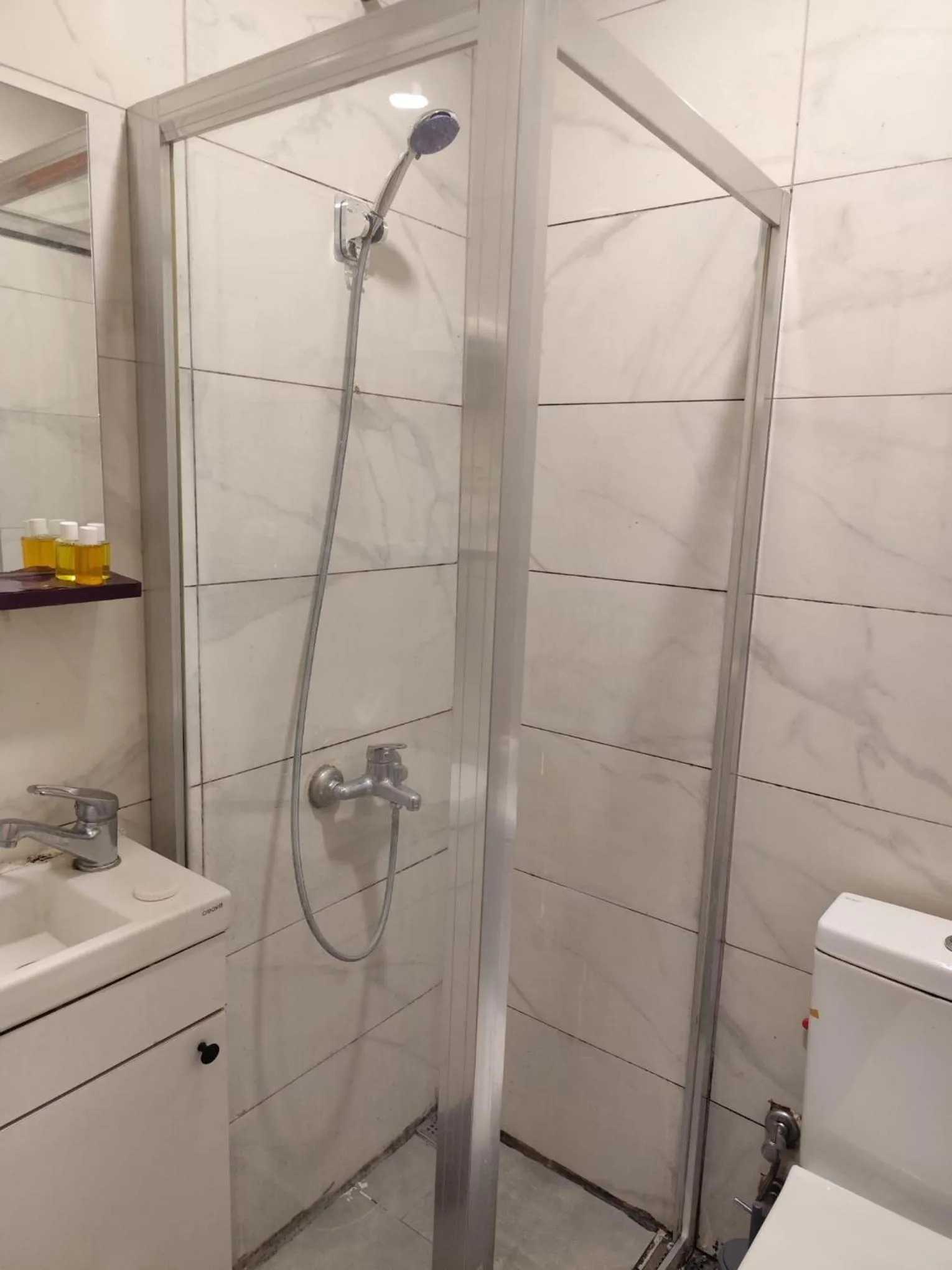 Shower in Hotel Kayisi