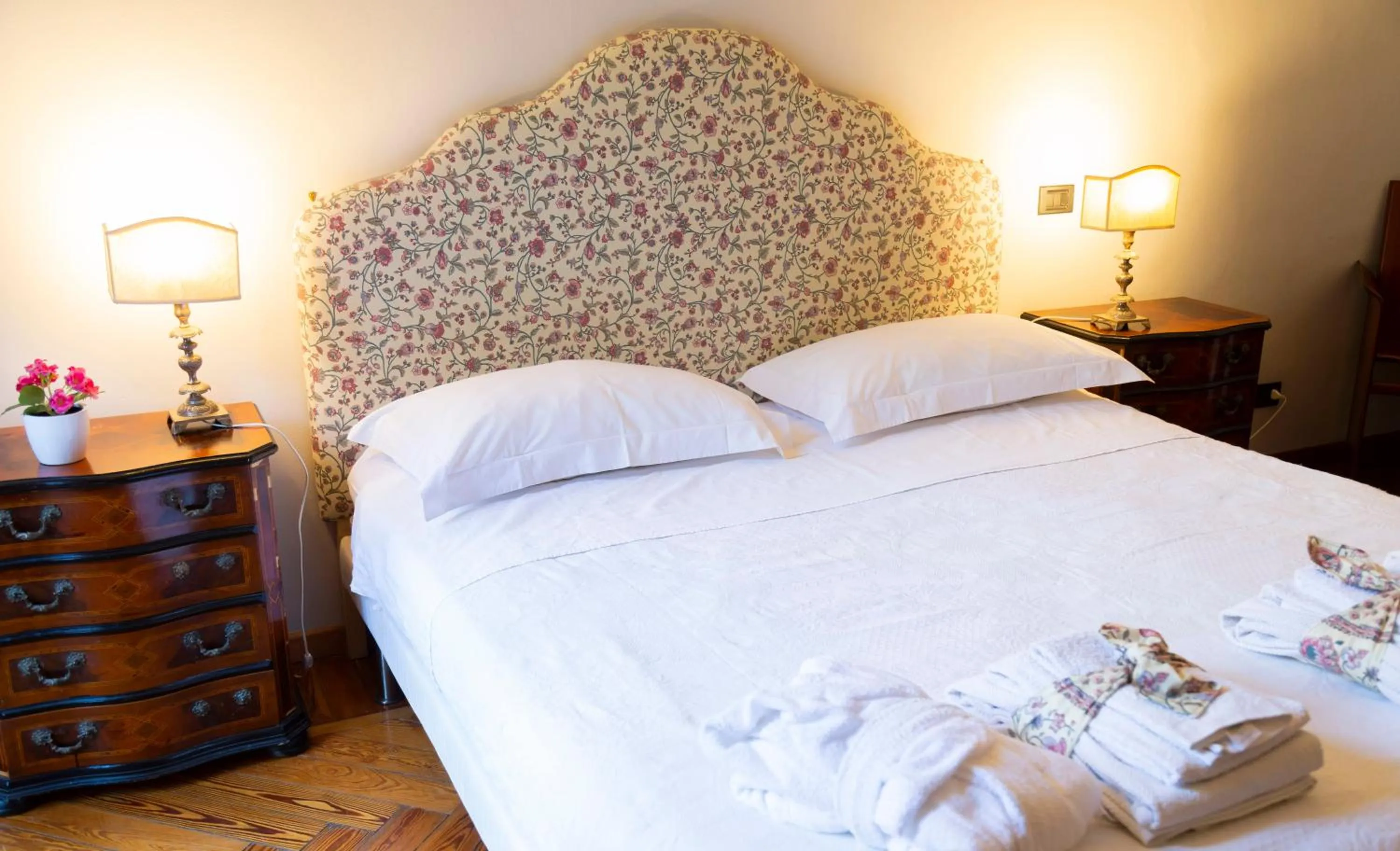 Bedroom, Bed in La Luna e i Faló Luxury Accomodation