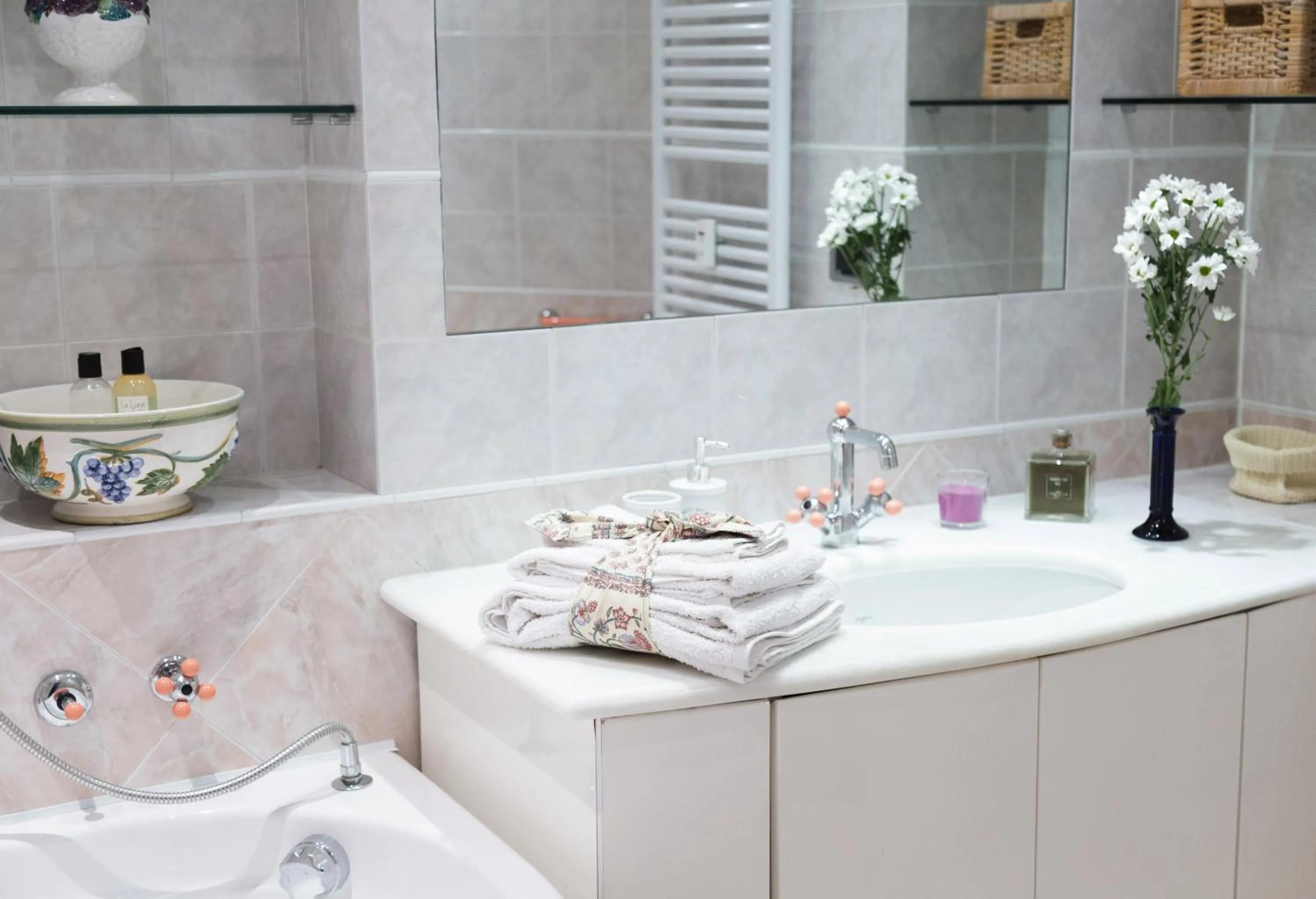 Hot Tub in La Luna e i Faló Luxury Accomodation