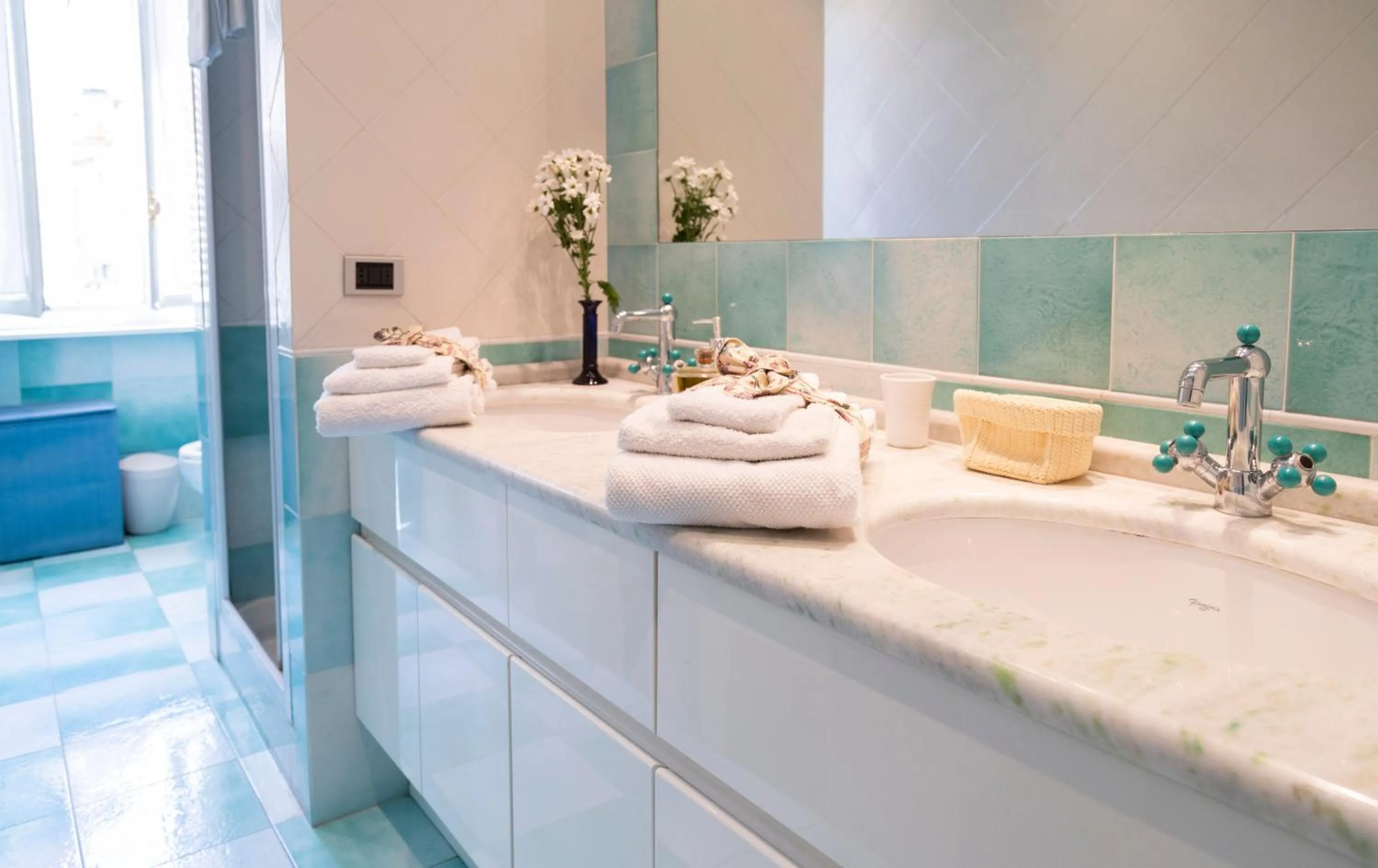 Shower in La Luna e i Faló Luxury Accomodation