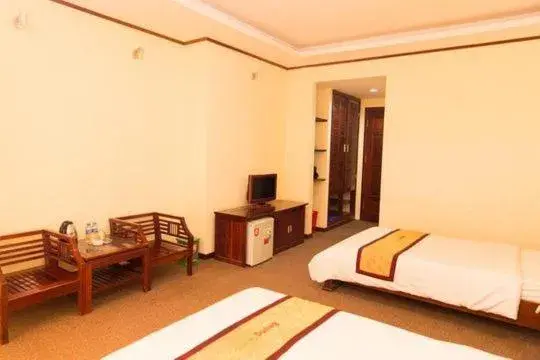 Twin Room in Beijing Hotel Vinh - by BAY LUXURY Twin Room in Beijing Hotel Vinh - by BAY LUXURY