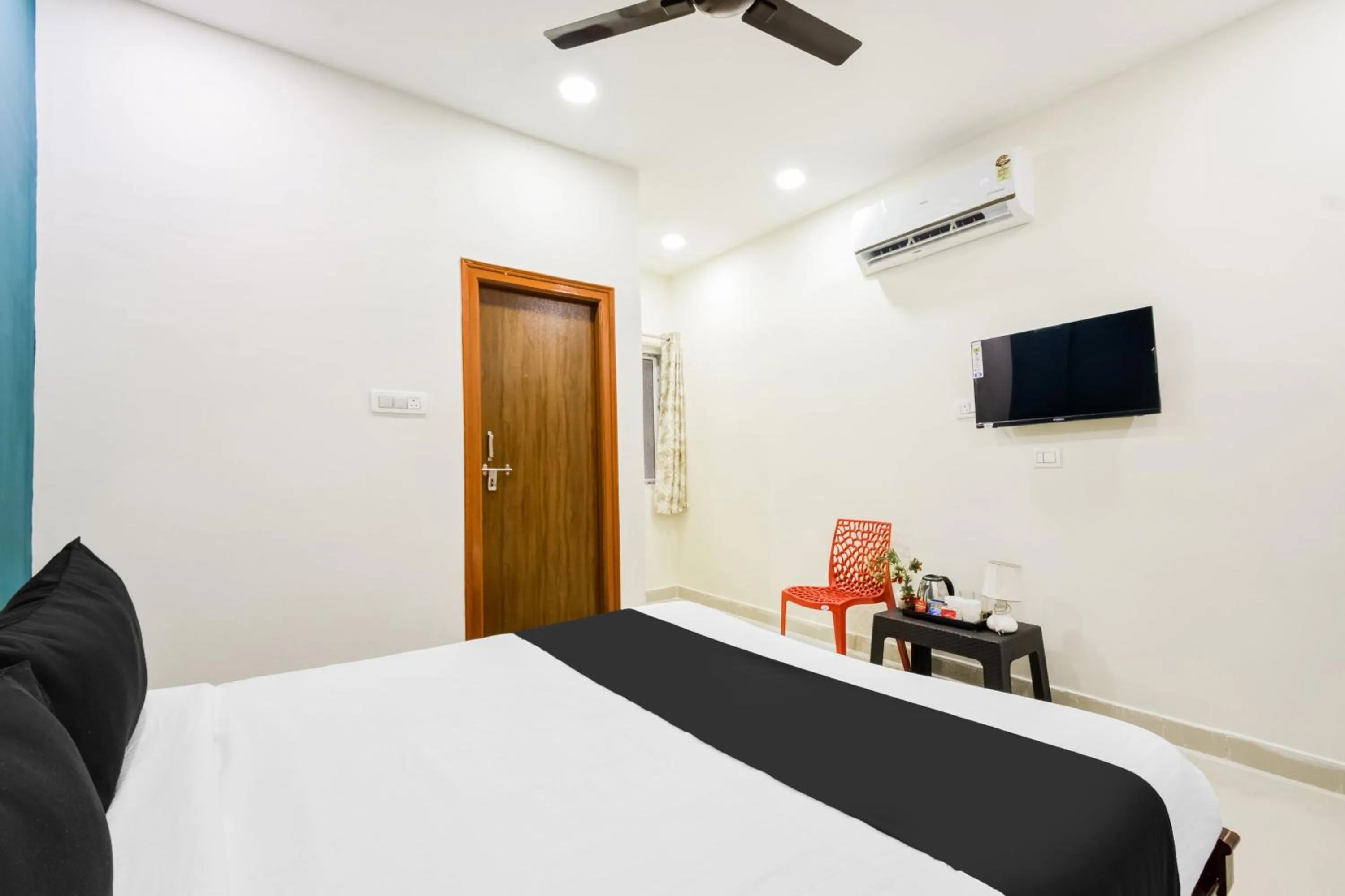 Bedroom, Bed in Hotel O by OYO Royal Stay Luxury Rooms