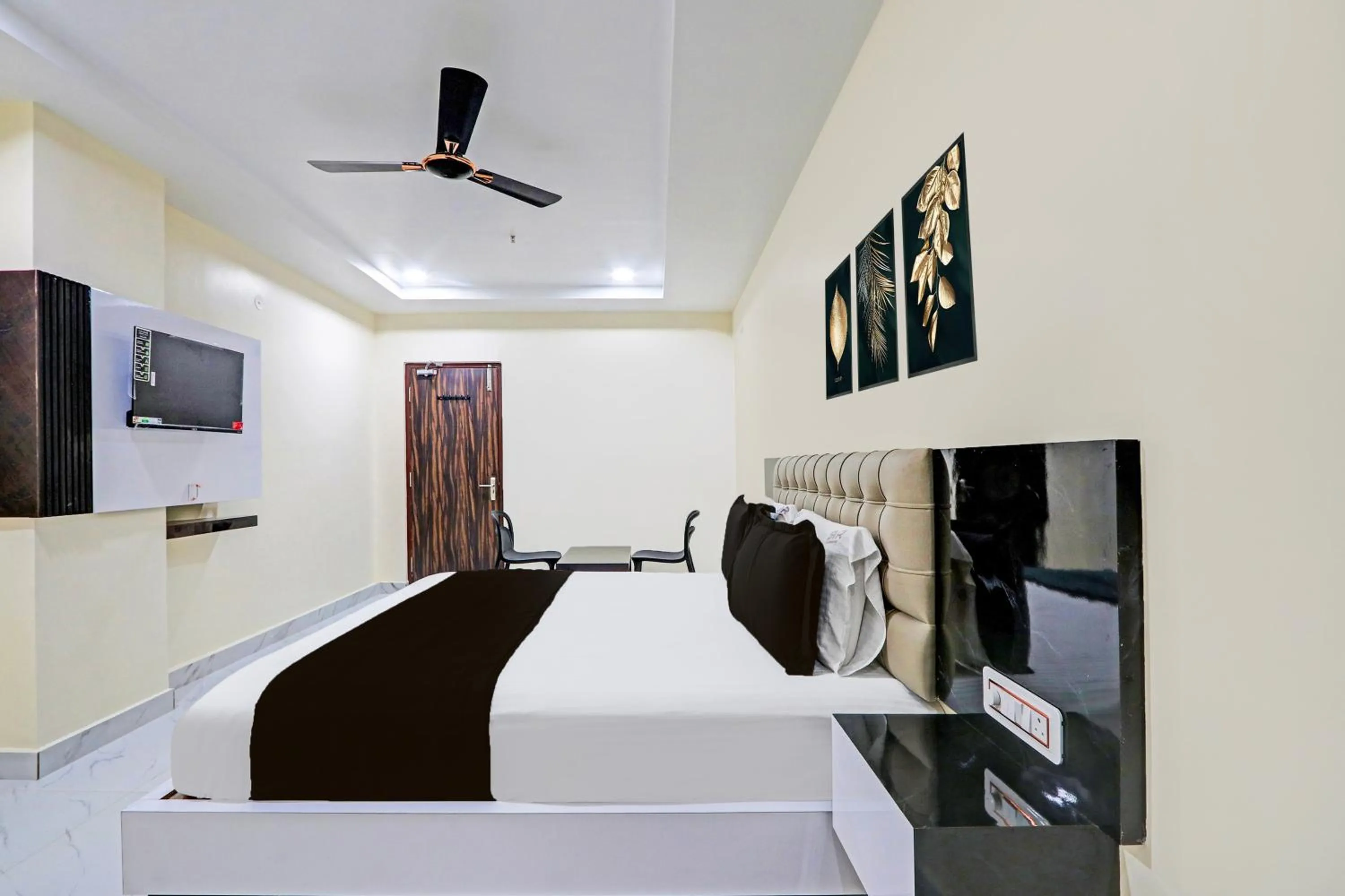 Bedroom in Super Hotel O SRI VISHNU RESIDENCY