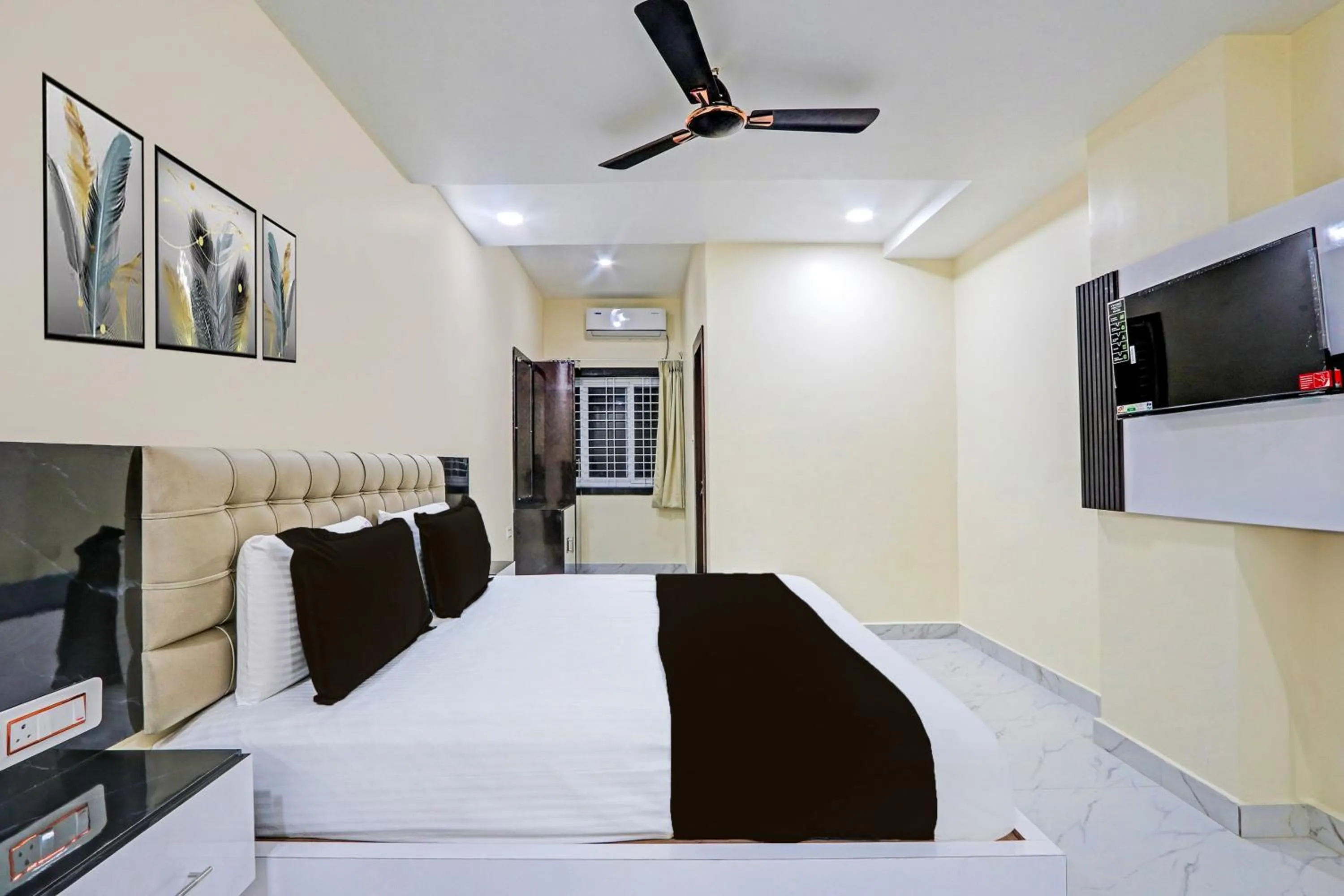 Bedroom in Super Hotel O SRI VISHNU RESIDENCY