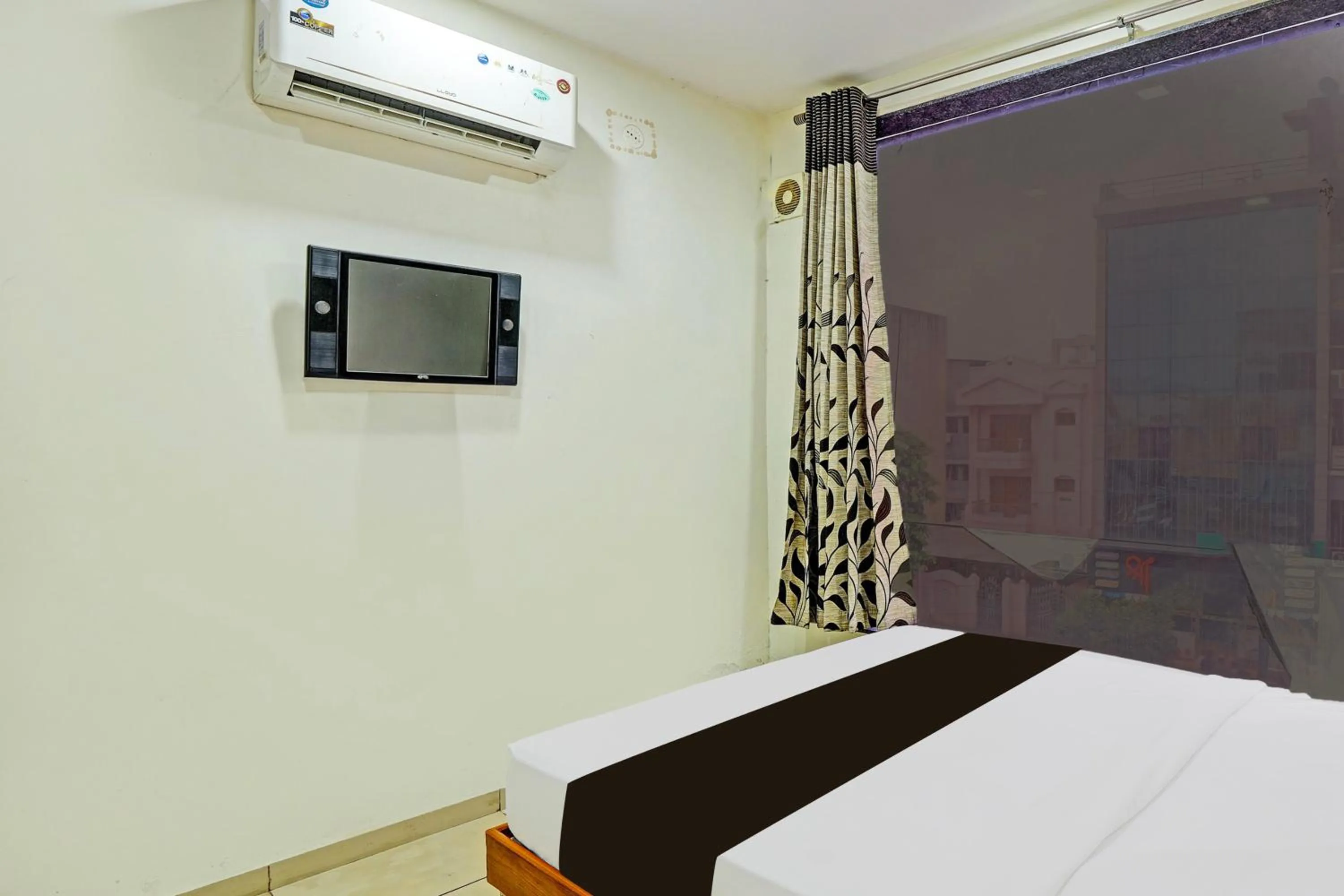 Bedroom, Bed in hotel O kalyan