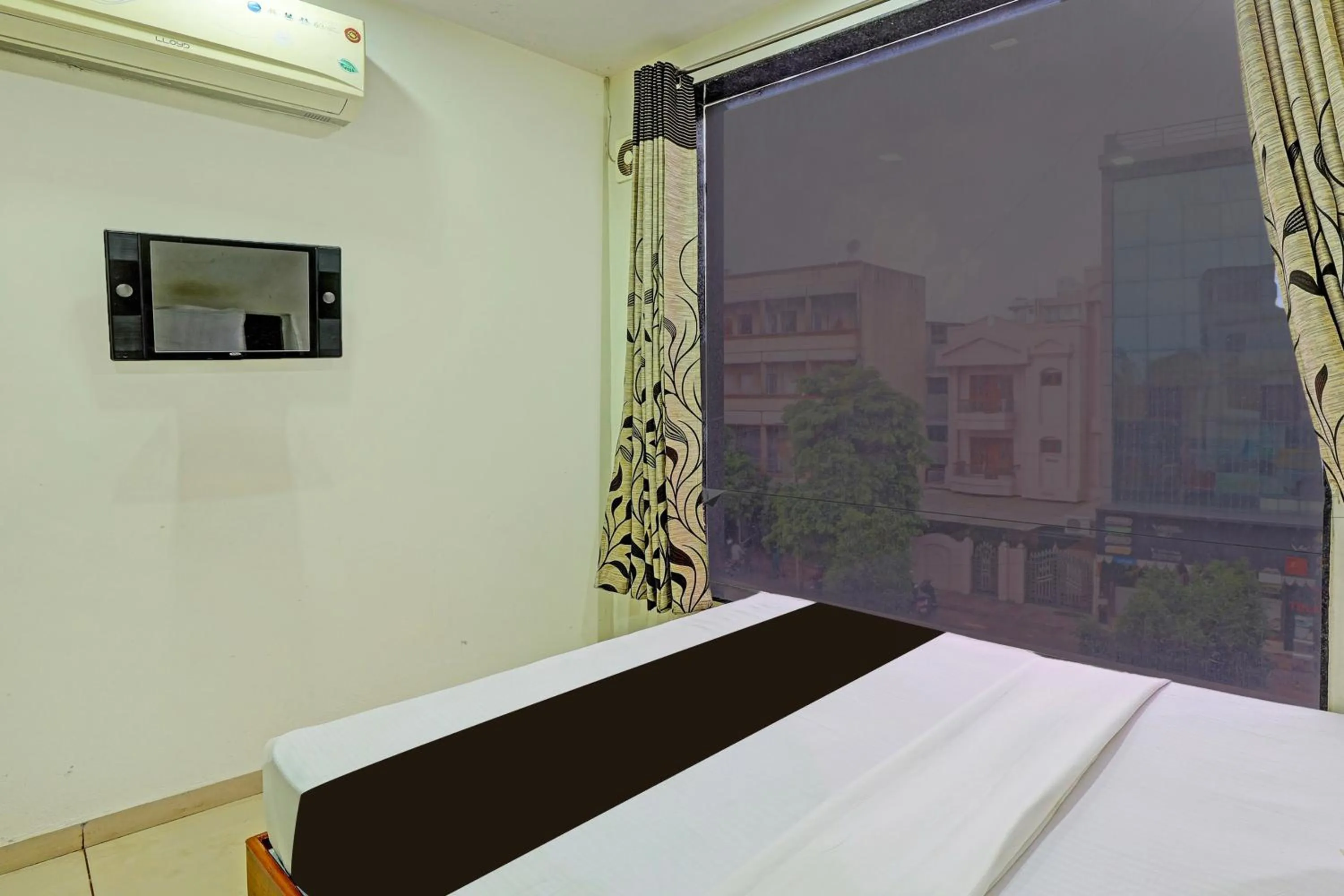 Bedroom, Bed in hotel O kalyan