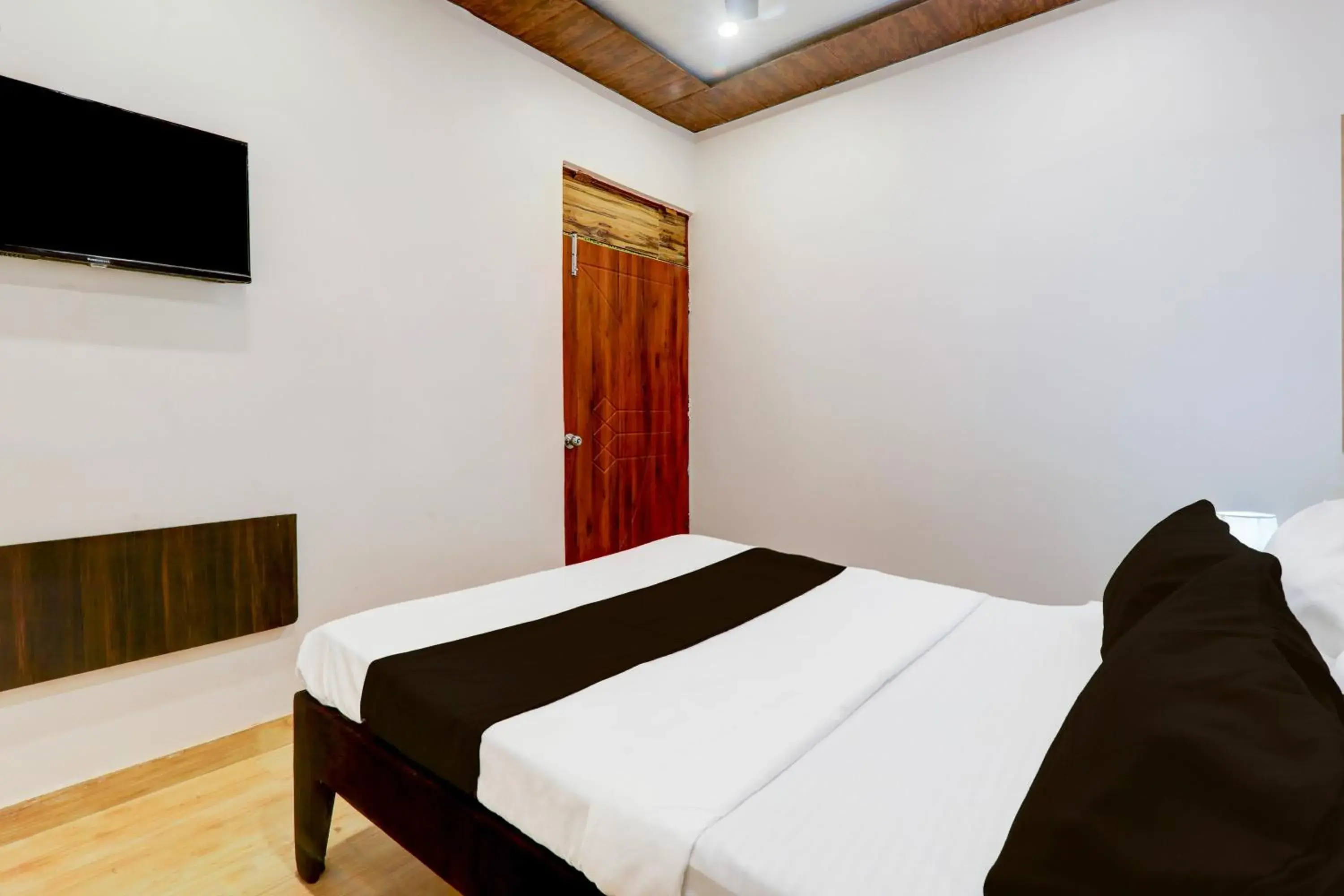 Facade/entrance, Bed in Super Hotel O Aastha Inn Facade/entrance, Bed in Super Hotel O Aastha Inn