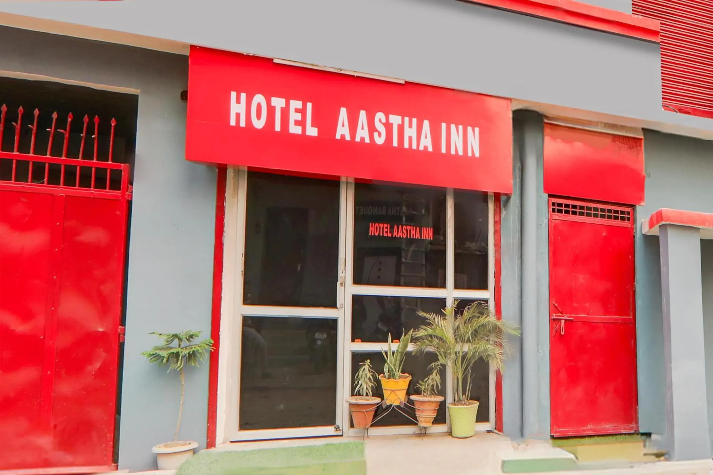 Facade/entrance in Super Hotel O Aastha Inn Facade/entrance in Super Hotel O Aastha Inn