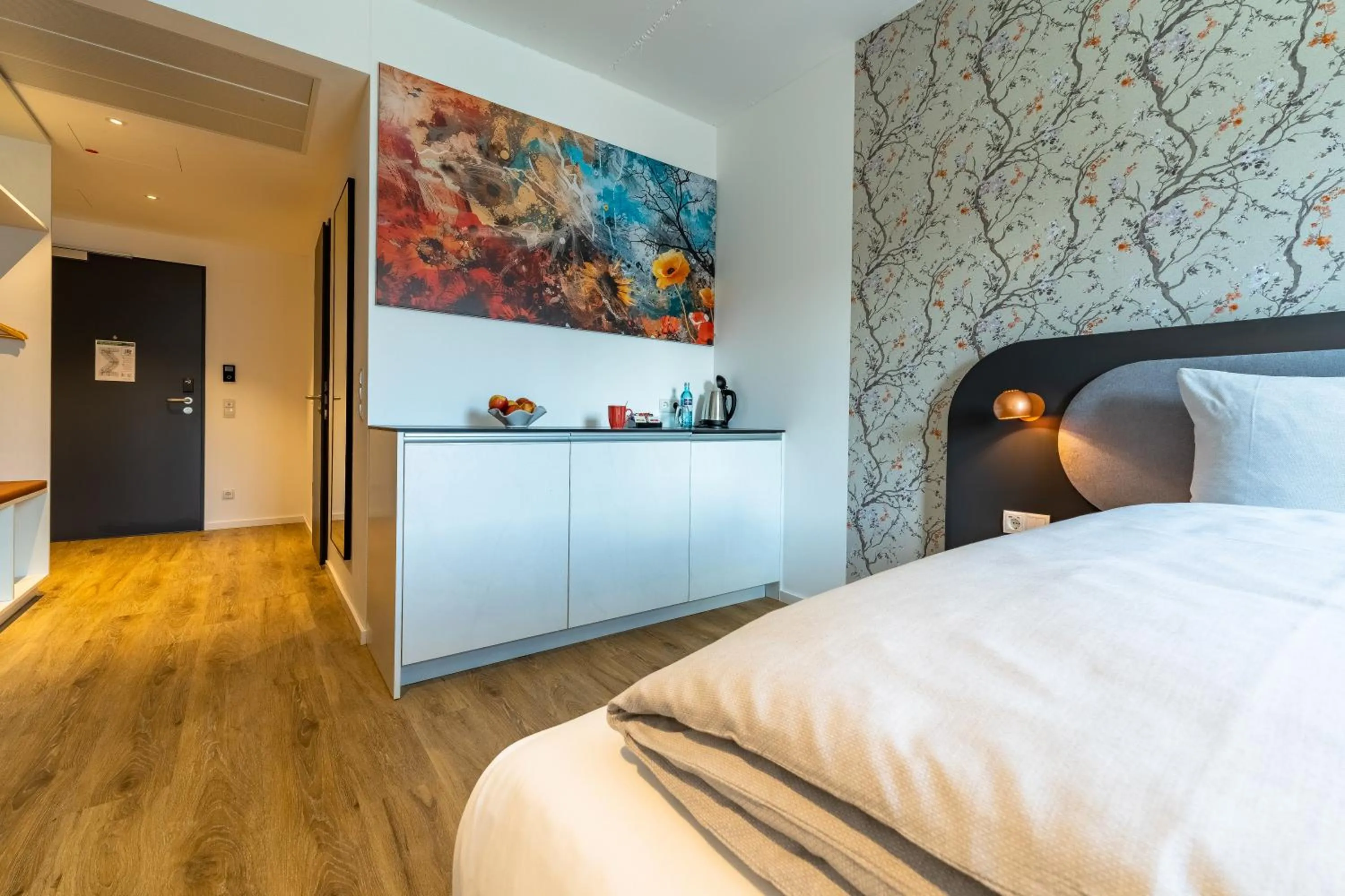 Photo of the whole room, Bed in MASEVEN Frankfurt Messe