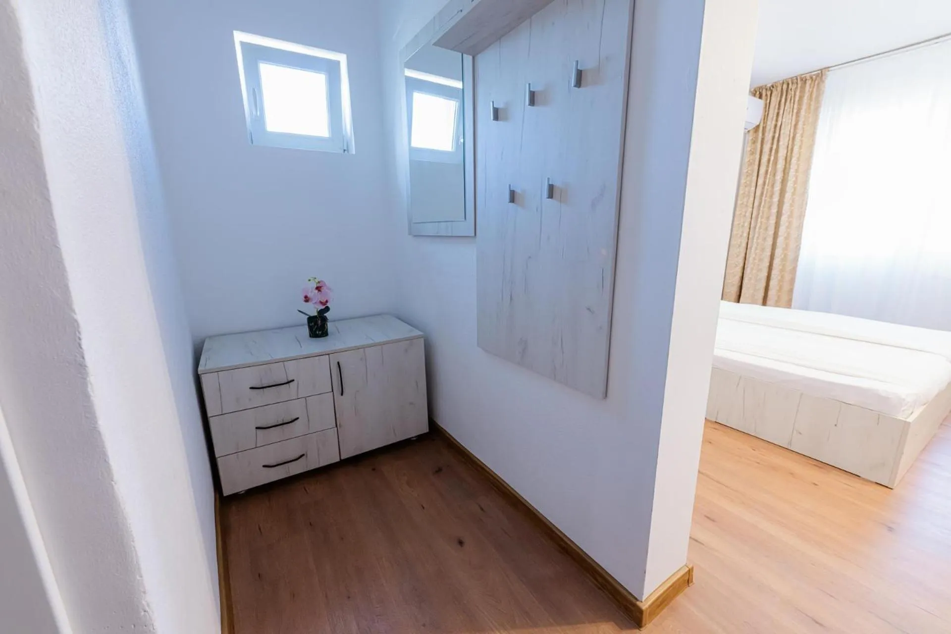 wardrobe, Bed in Hotel Sport B90