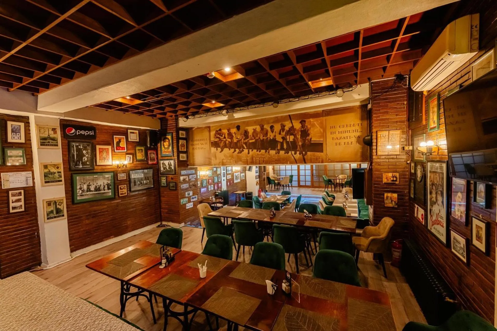 Restaurant/places to eat in Hotel Sport B90