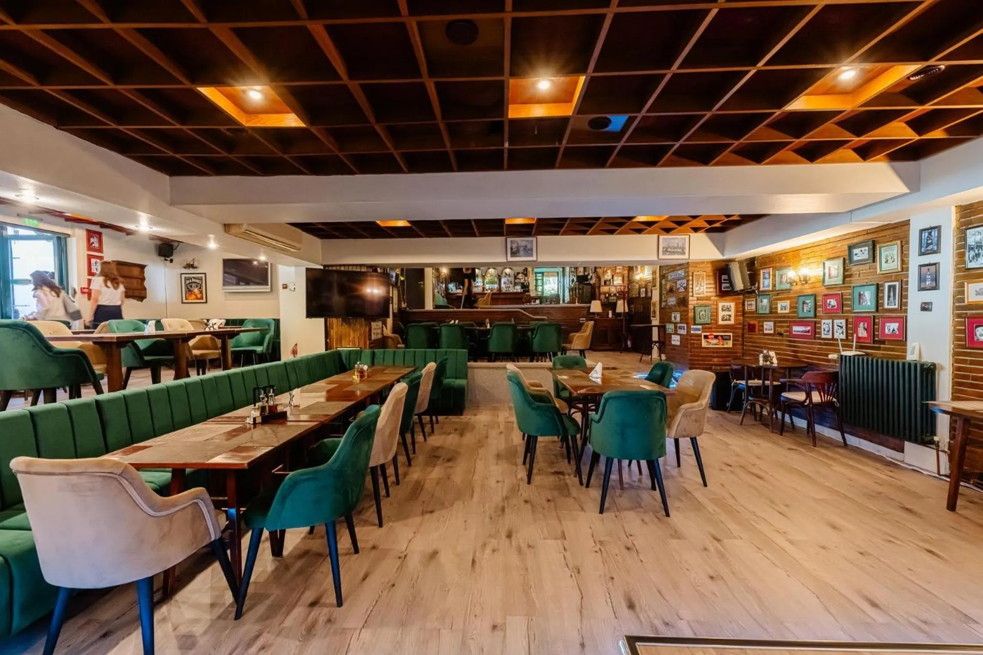 Restaurant/places to eat in Hotel Sport B90