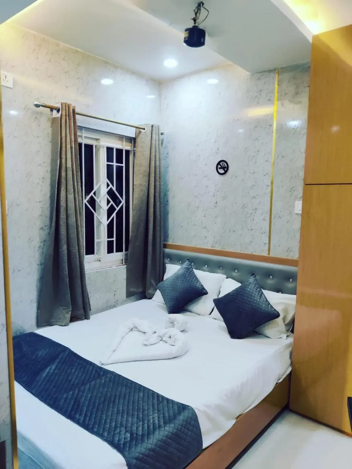 Bed in Royal Inn Bed in Royal Inn