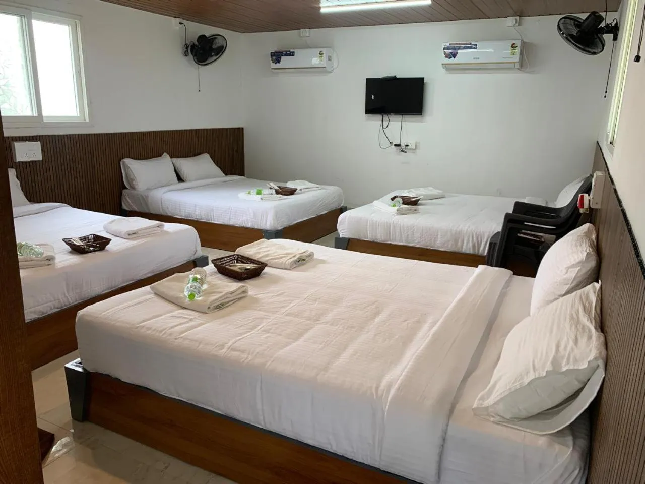 Bedroom, Bed in Love Green Resorts