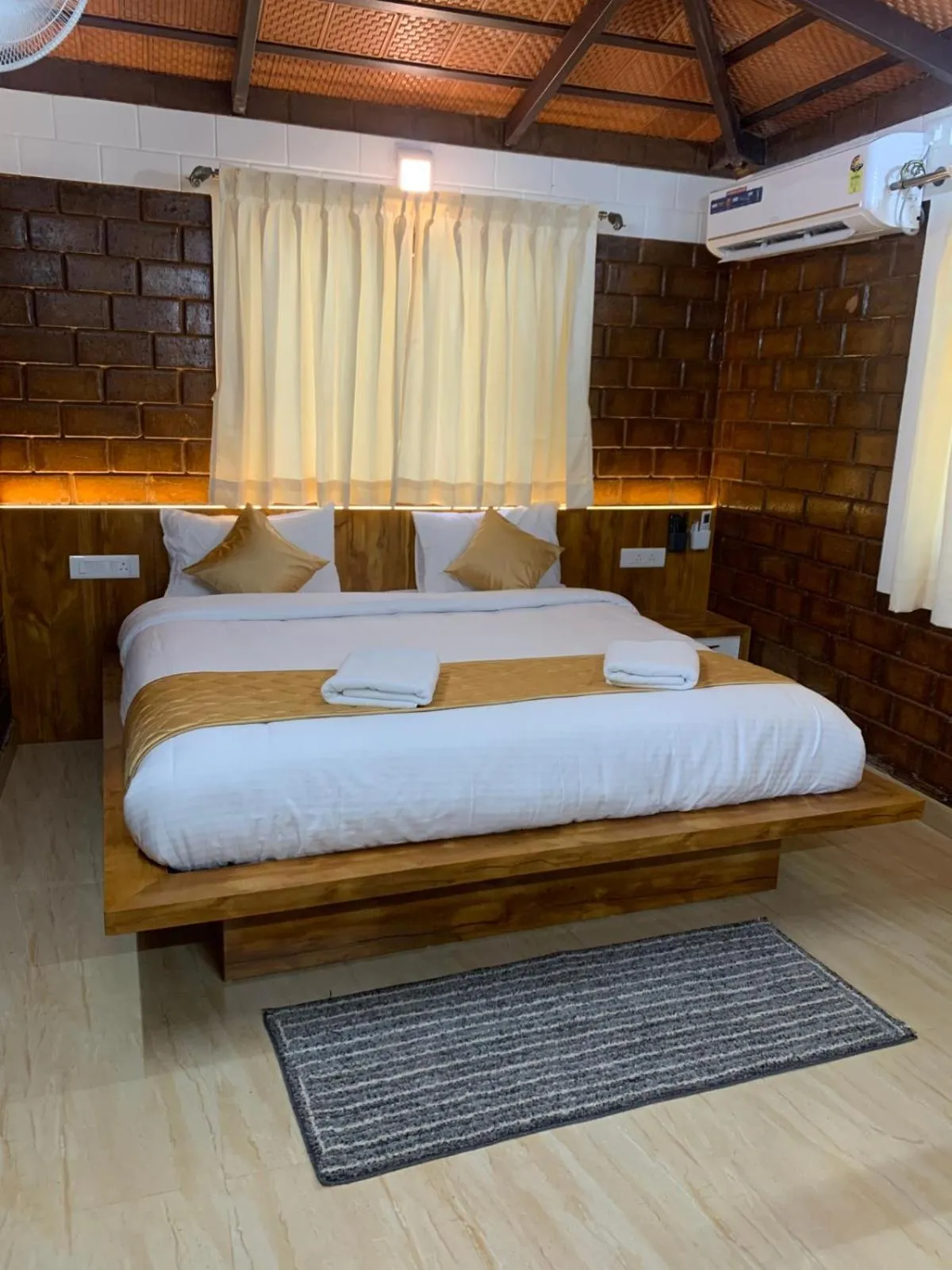 Bedroom, Bed in Love Green Resorts