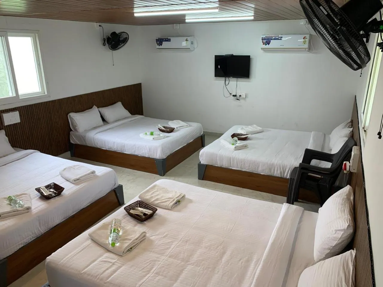 Bedroom, Bed in Love Green Resorts