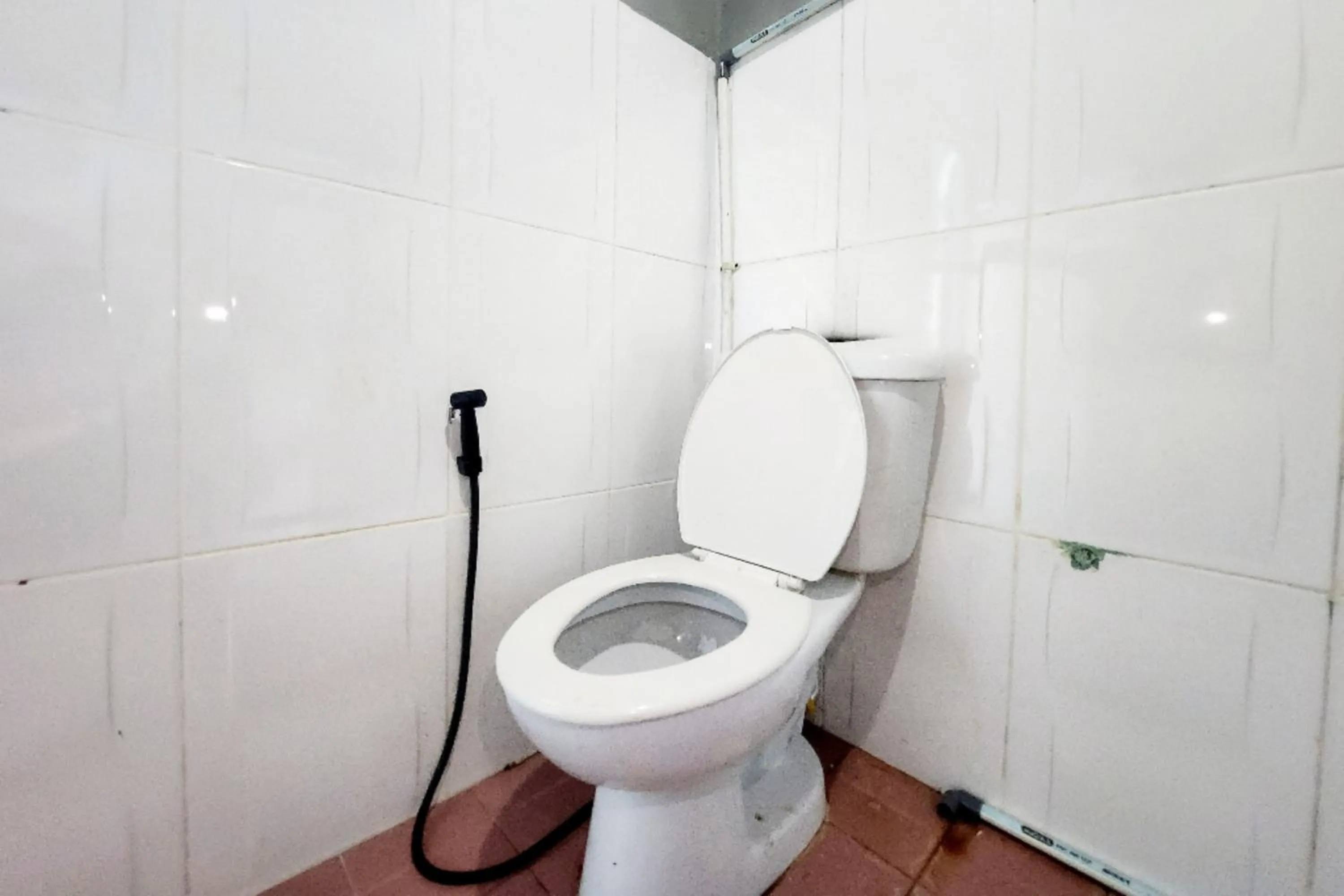 Bathroom in RedDoorz at Marina City Waterfront