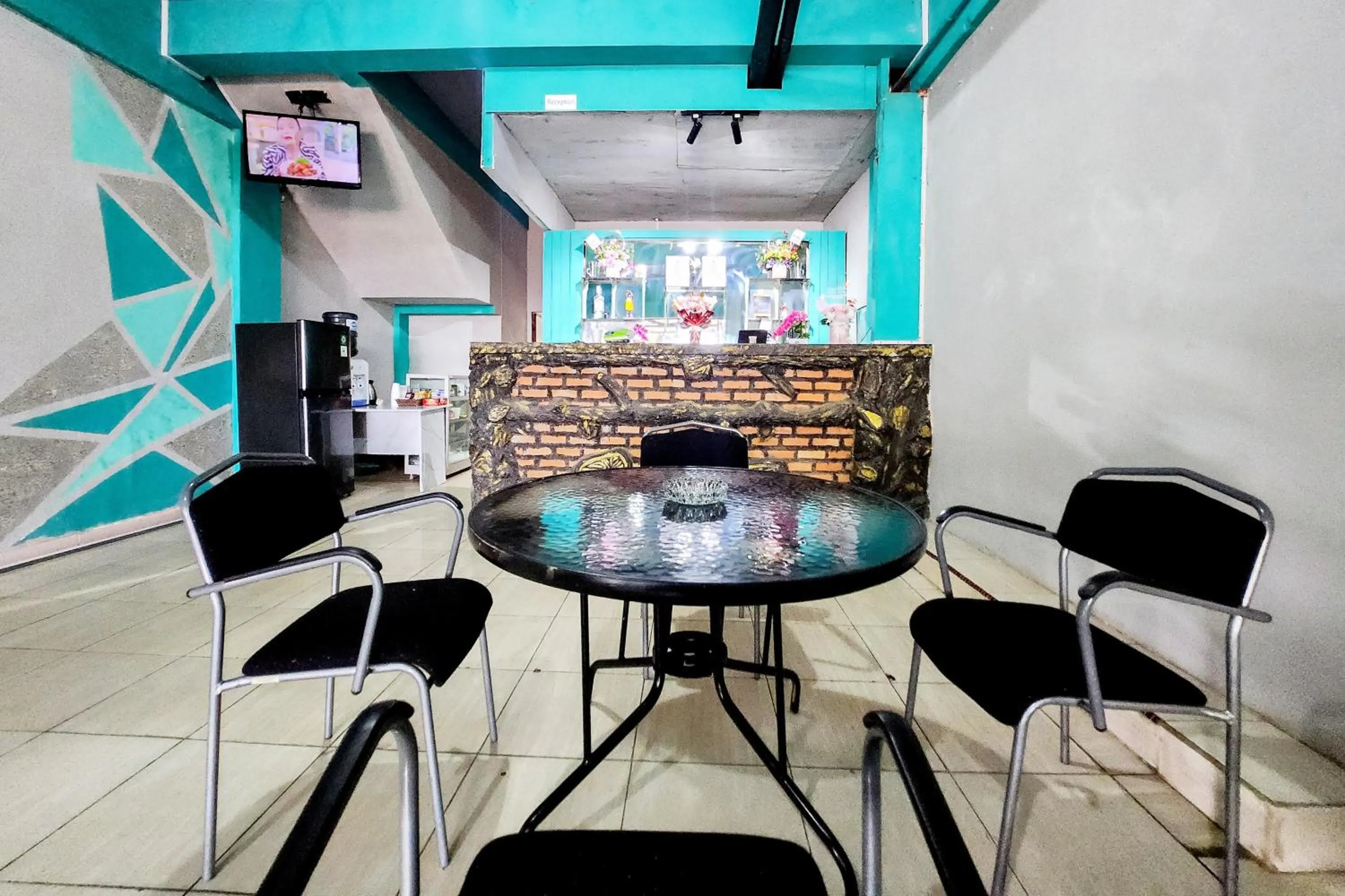 Lobby or reception in RedDoorz at Marina City Waterfront