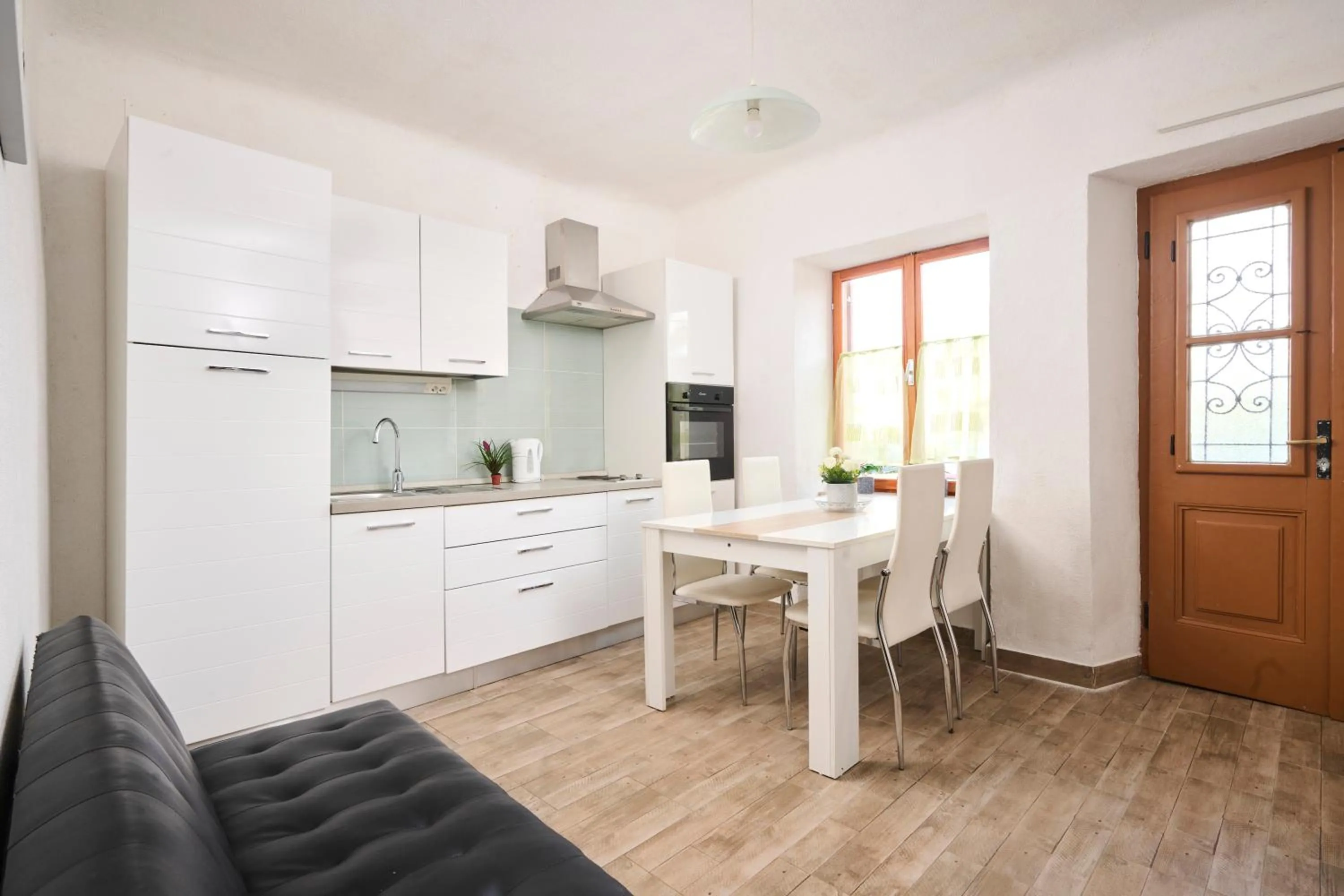 Kitchen or kitchenette in Apartman Ana