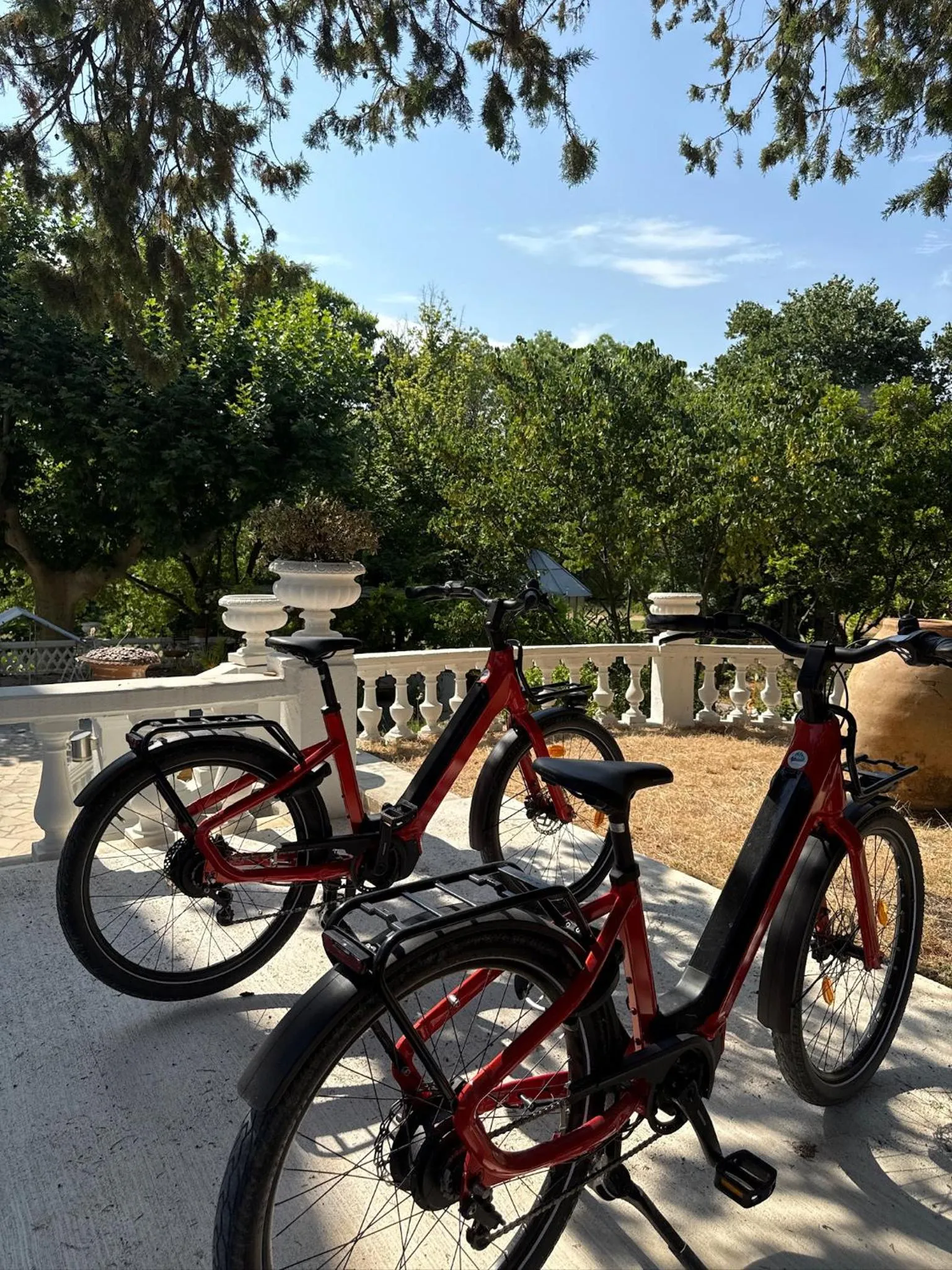 Cycling in Chateau Pimo