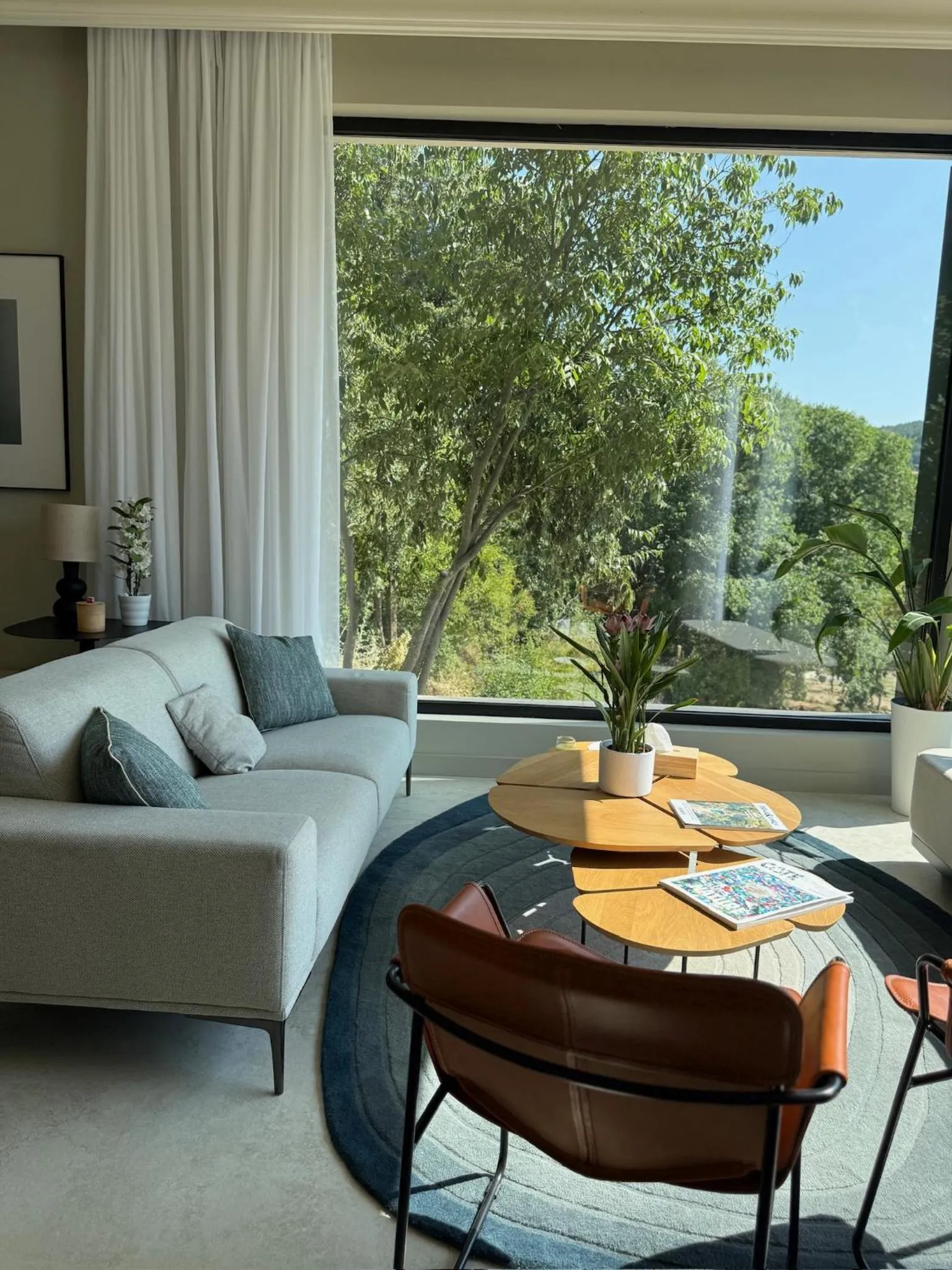 Property building in Chateau Pimo