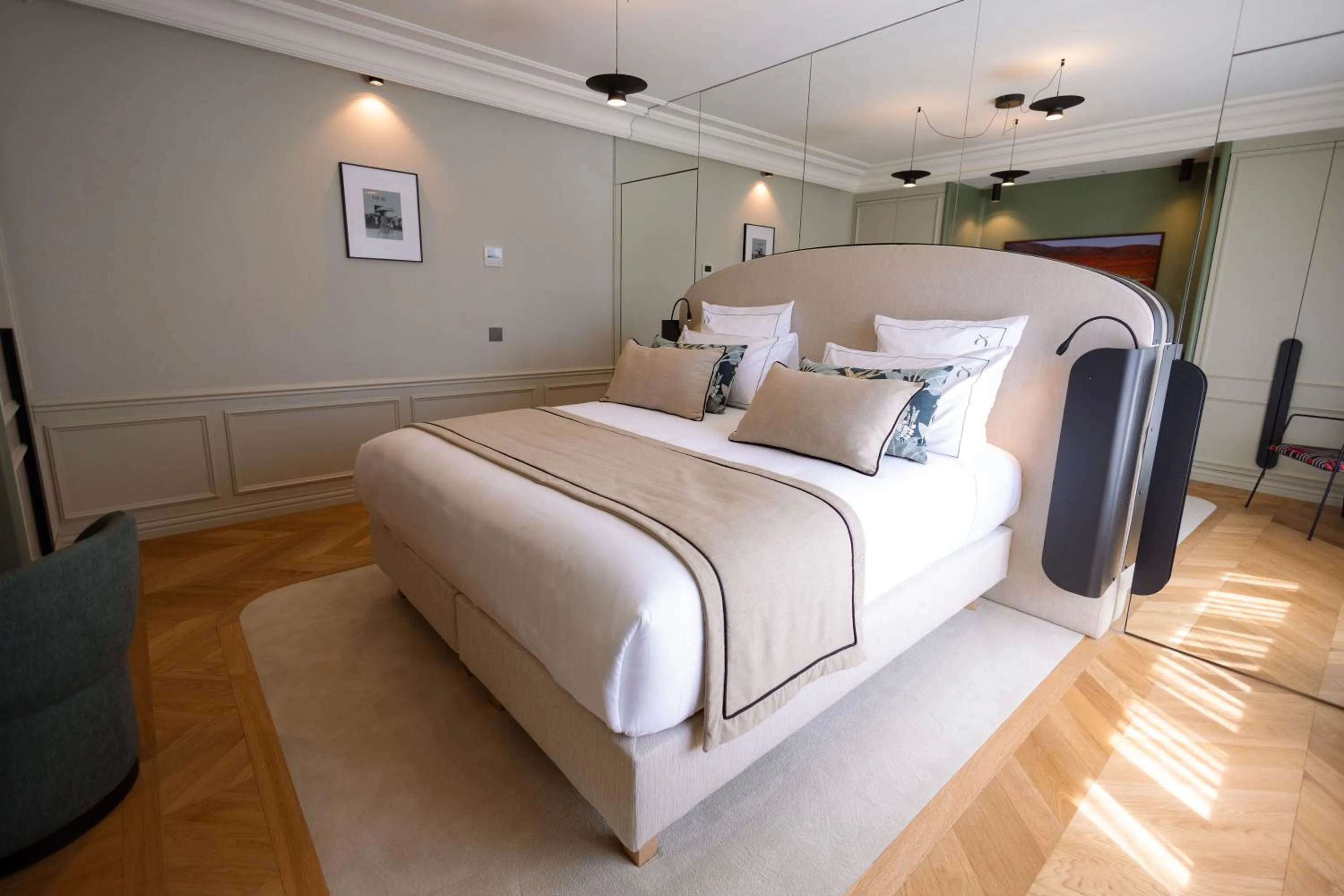 Photo of the whole room, Bed in Chateau Pimo