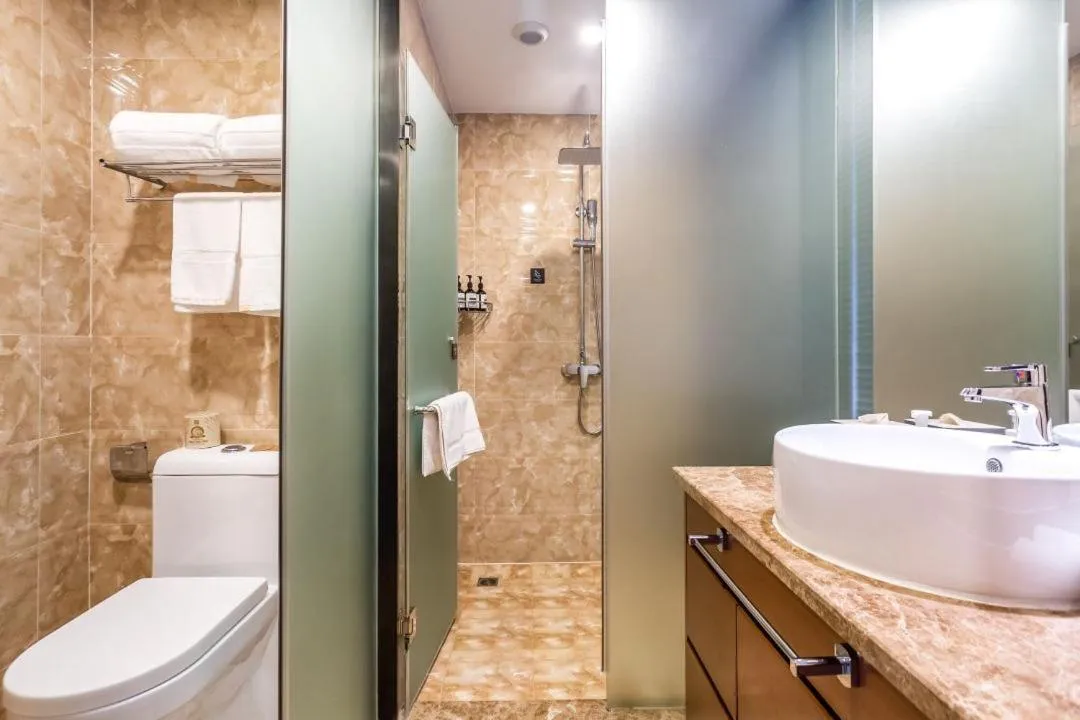 Shower in Atour Hotel Beijing West Railway Station South Square