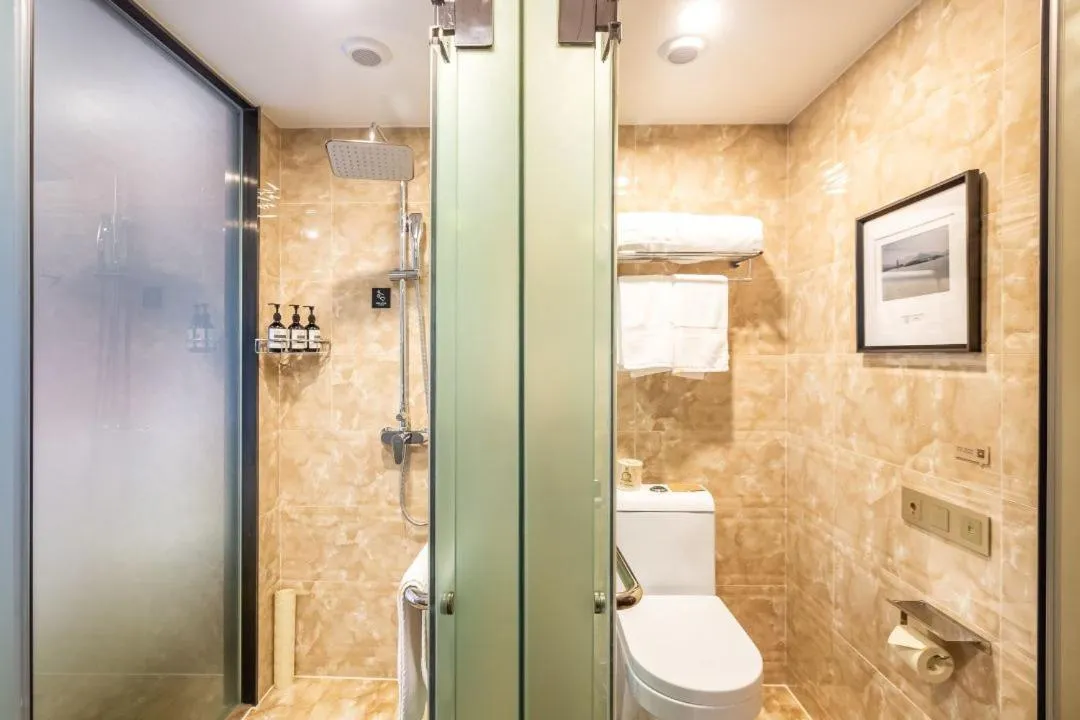 Shower in Atour Hotel Beijing West Railway Station South Square