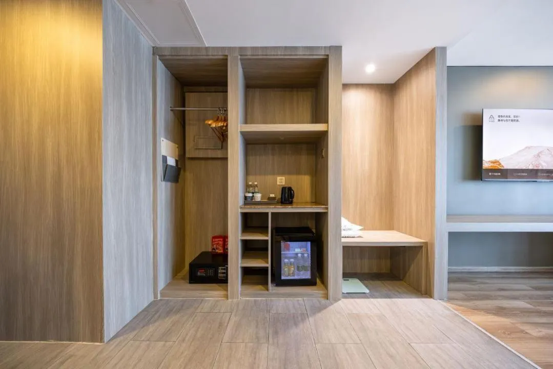 Atour Hotel Beijing West Railway Station South Square